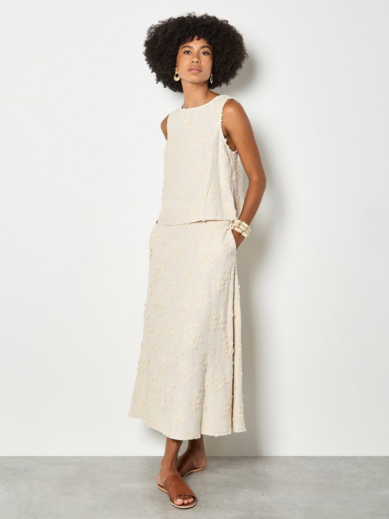 Apricot Apricot Dandellion Embroidered Skirt