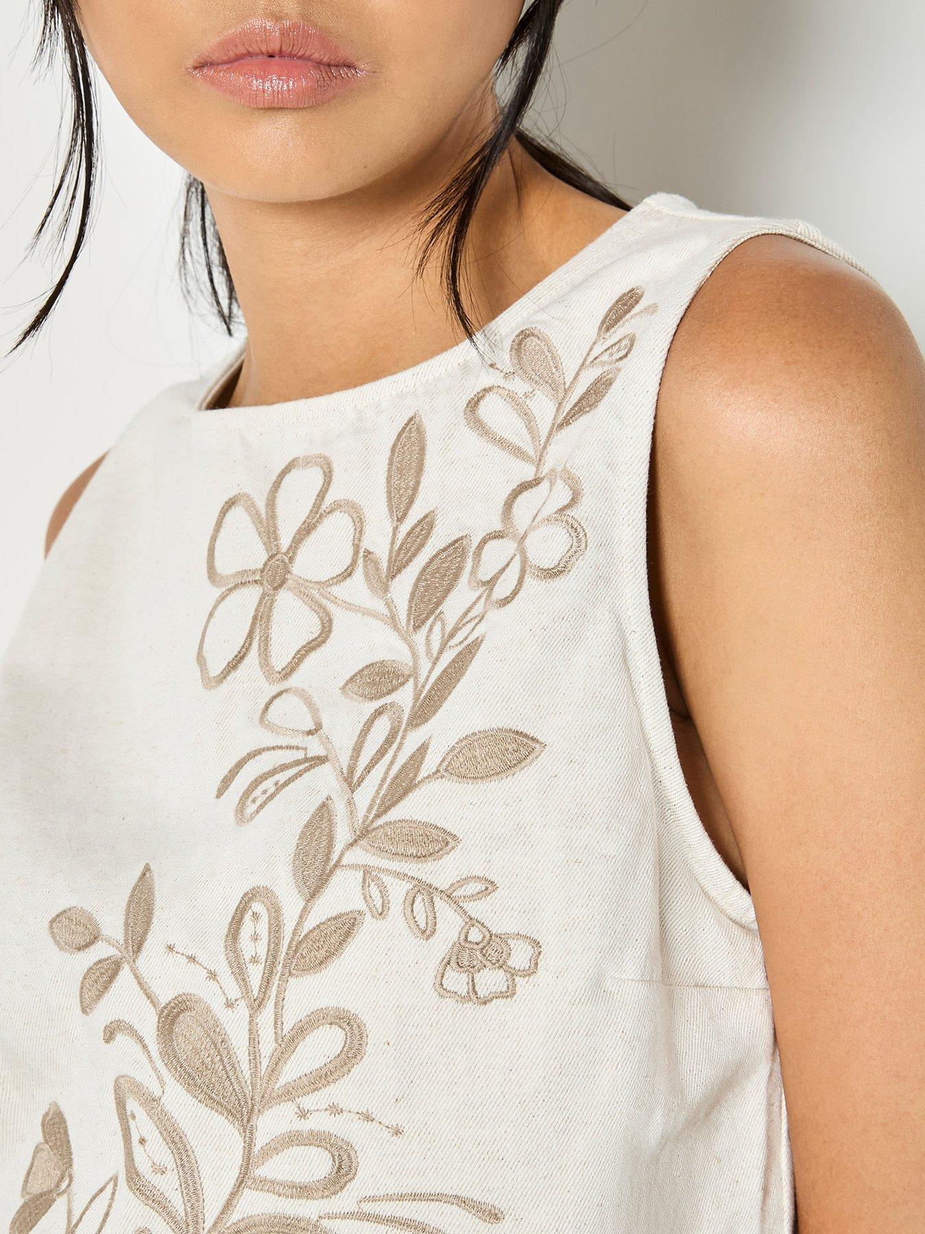apricot-apricot-embroidered-front-shell-topoutfit