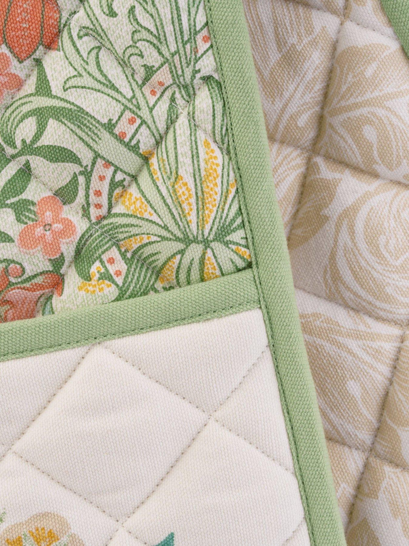 Image 4 of 5 of William Morris at Home William Morris Oven Gloves