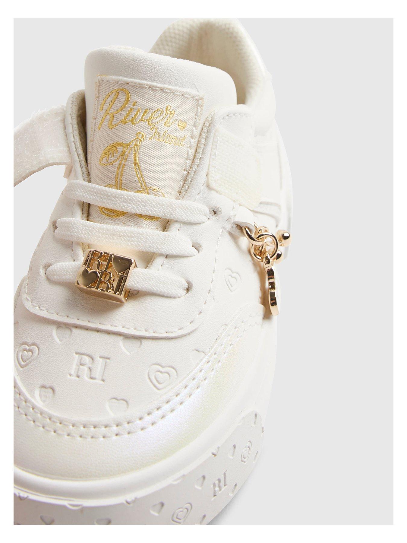 river-island-mini-girls-charm-monogram-trainers-whiteoutfit