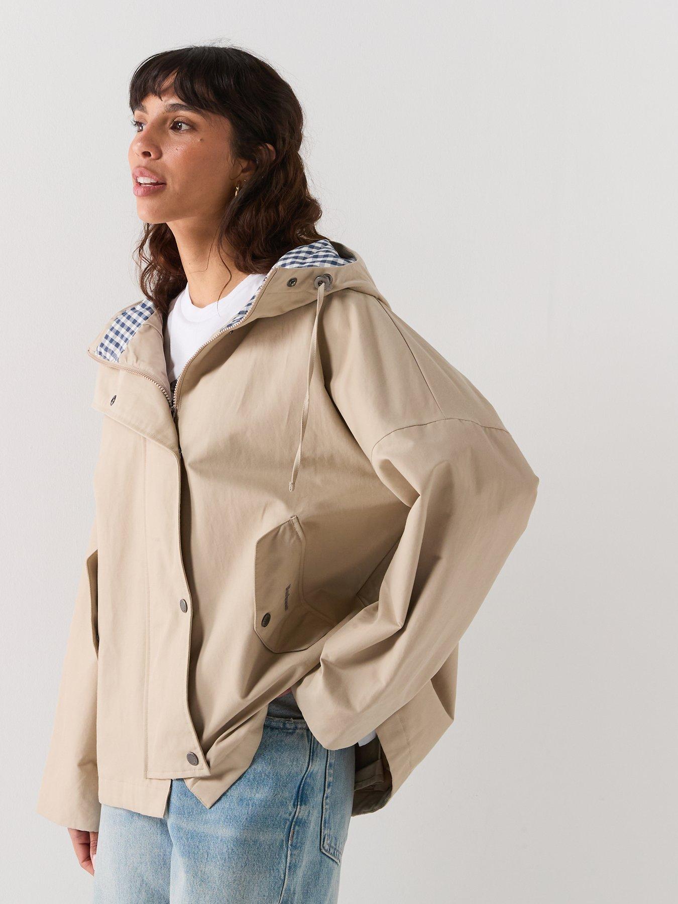 Image 5 of 6 of Barbour Kingswood Showerproof Jacket - Light Sand