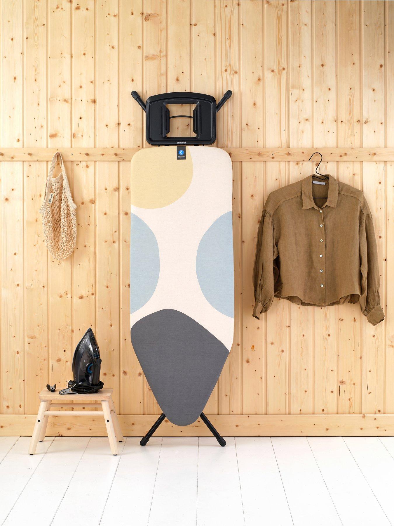 brabantia-ironing-board-c-124x45cm-ssirfront