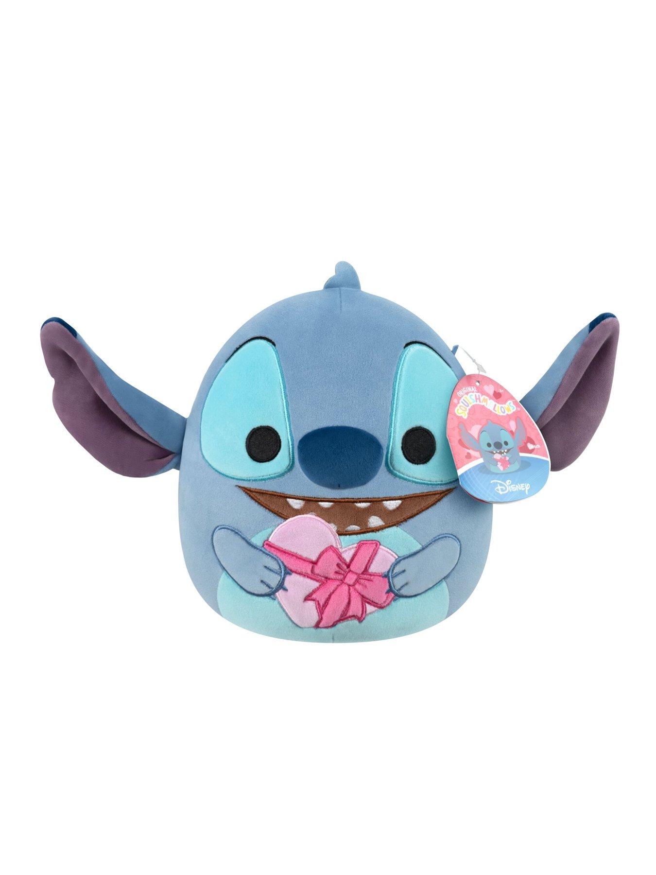 squishmallows-stitch-with-heartdetail