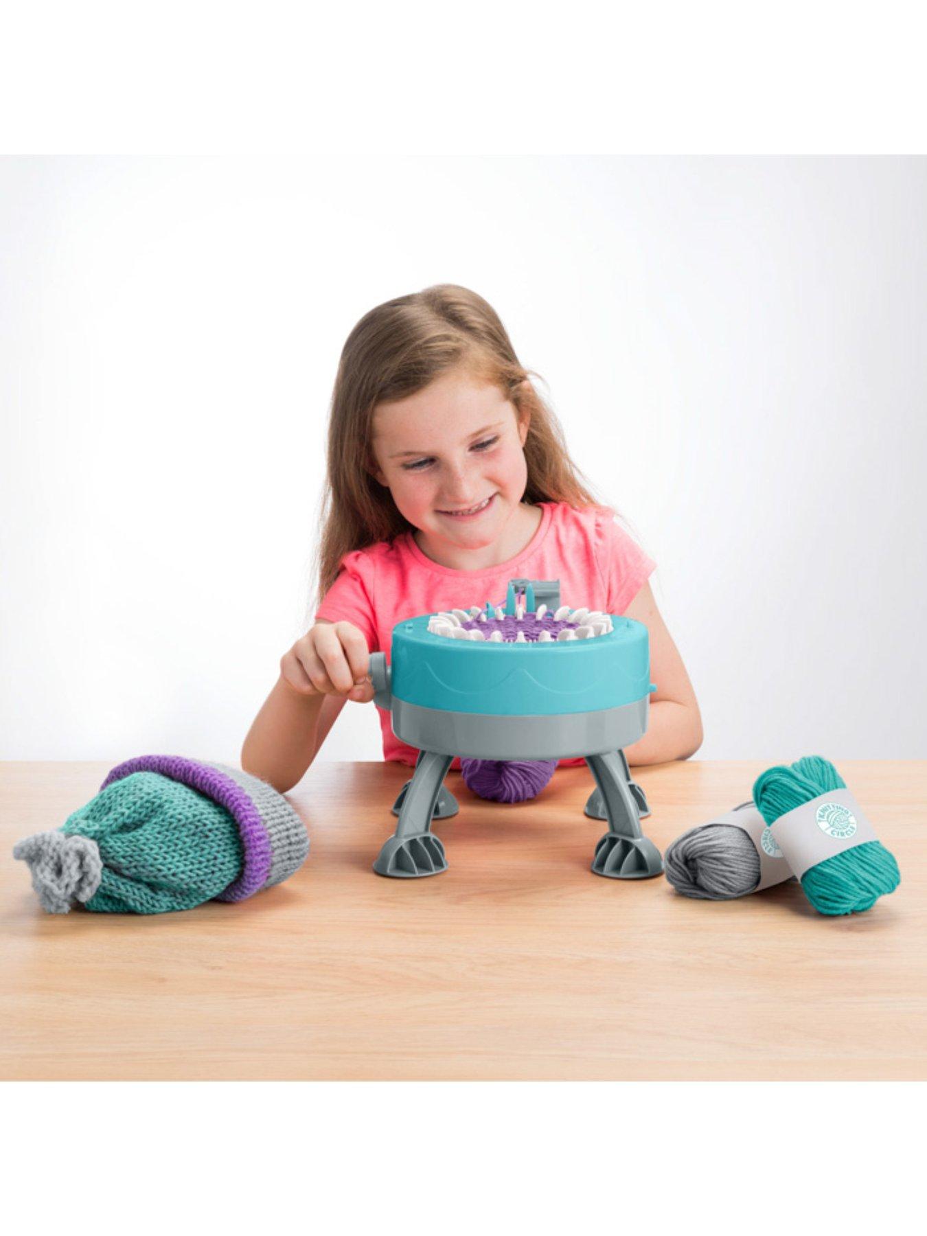 knitting-circle-knitting-stationdetail