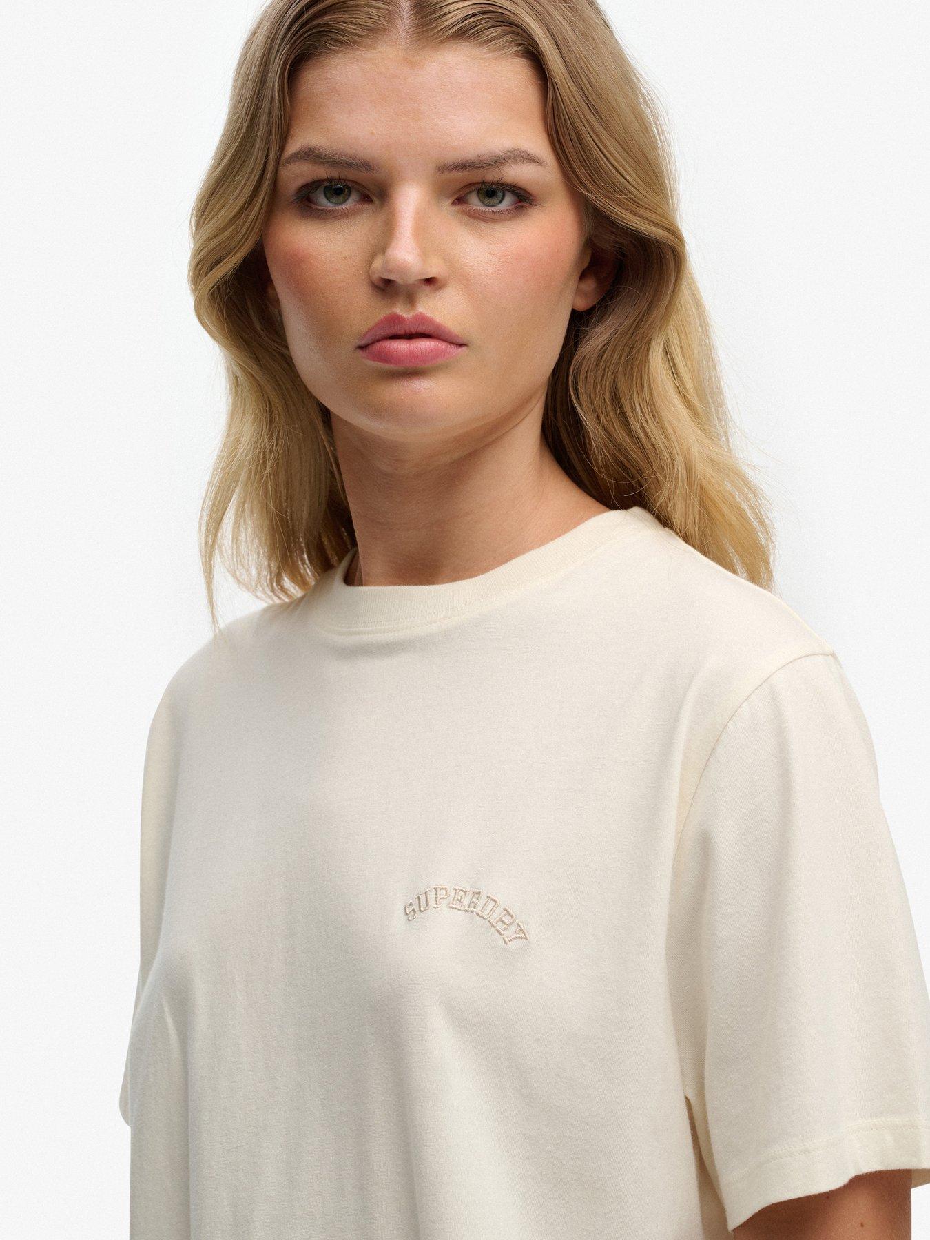 superdry-essential-logo-loose-t-shirt-whiteoutfit
