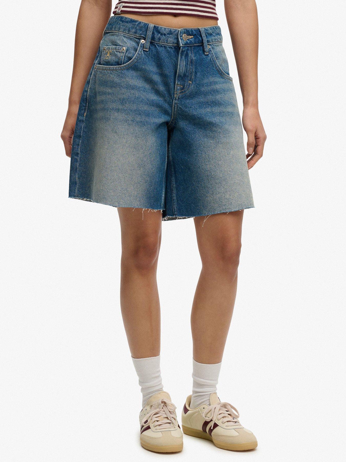 superdry-mid-rise-baggy-shortoutfit
