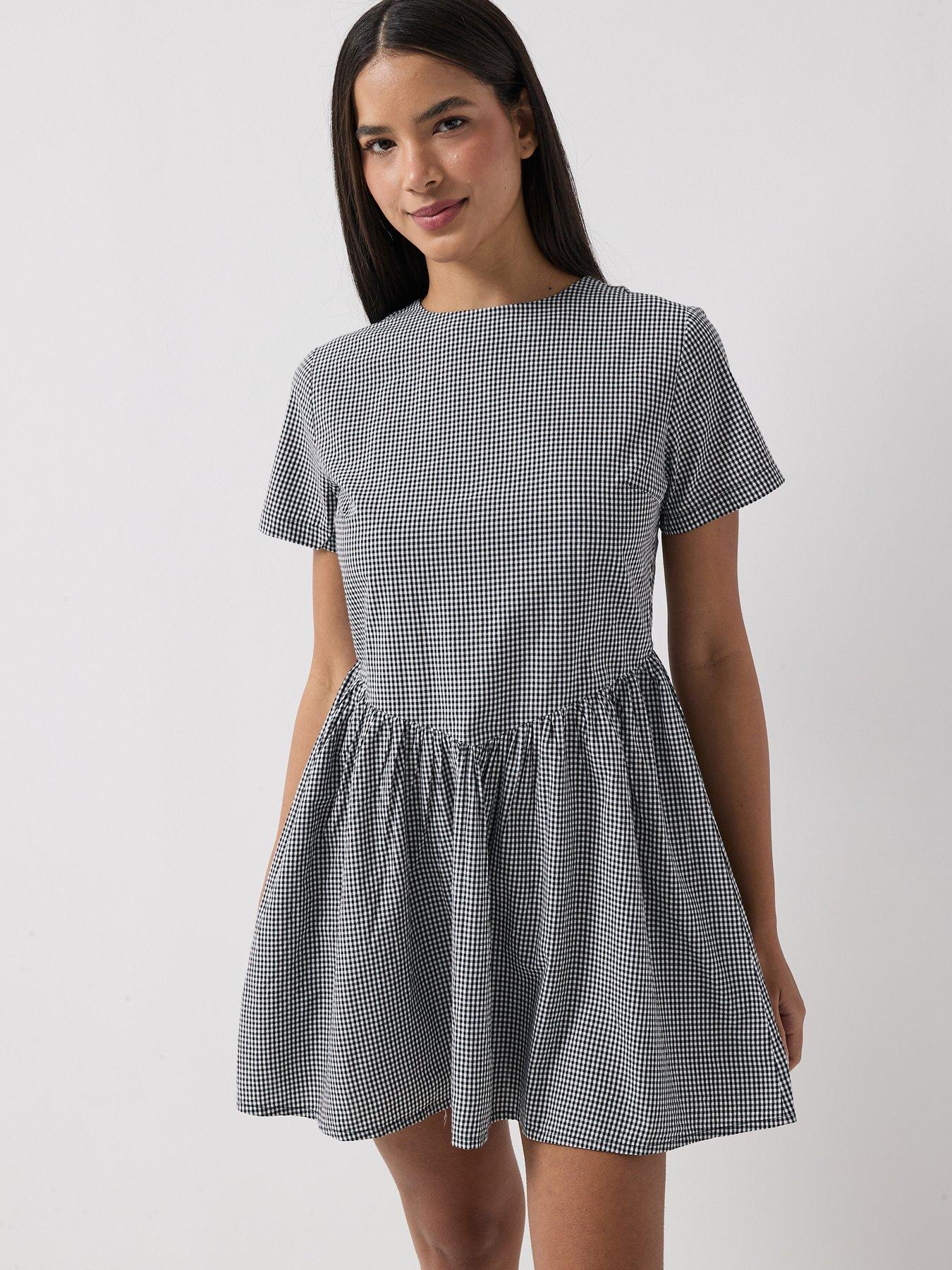 Image 1 of 6 of Only Onlmarinna Selene V Waist Gingham Dress - Black