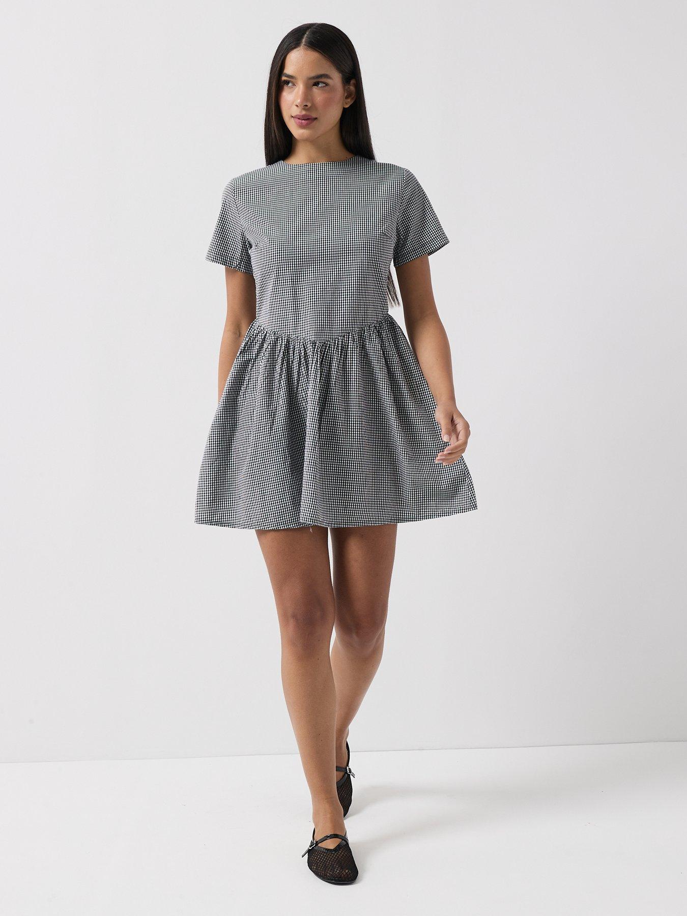 Image 3 of 6 of Only Onlmarinna Selene V Waist Gingham Dress - Black