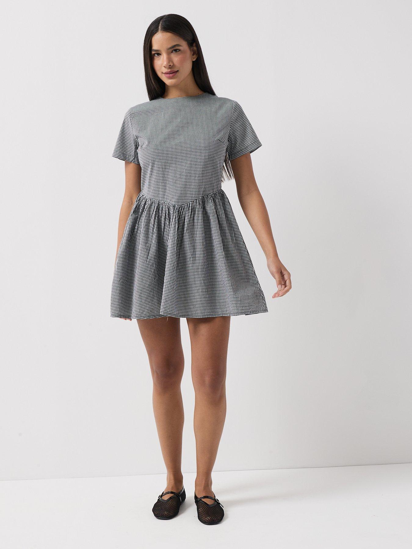 Image 5 of 6 of Only Onlmarinna Selene V Waist Gingham Dress - Black