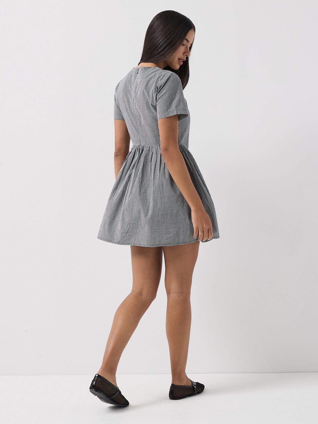 Image 6 of 6 of Only Onlmarinna Selene V Waist Gingham Dress - Black