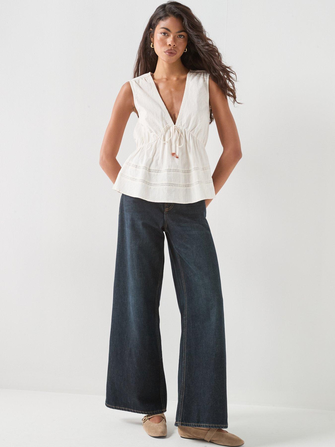 Image 3 of 6 of Only Onlnelsa S/L V String Top Wvn - White