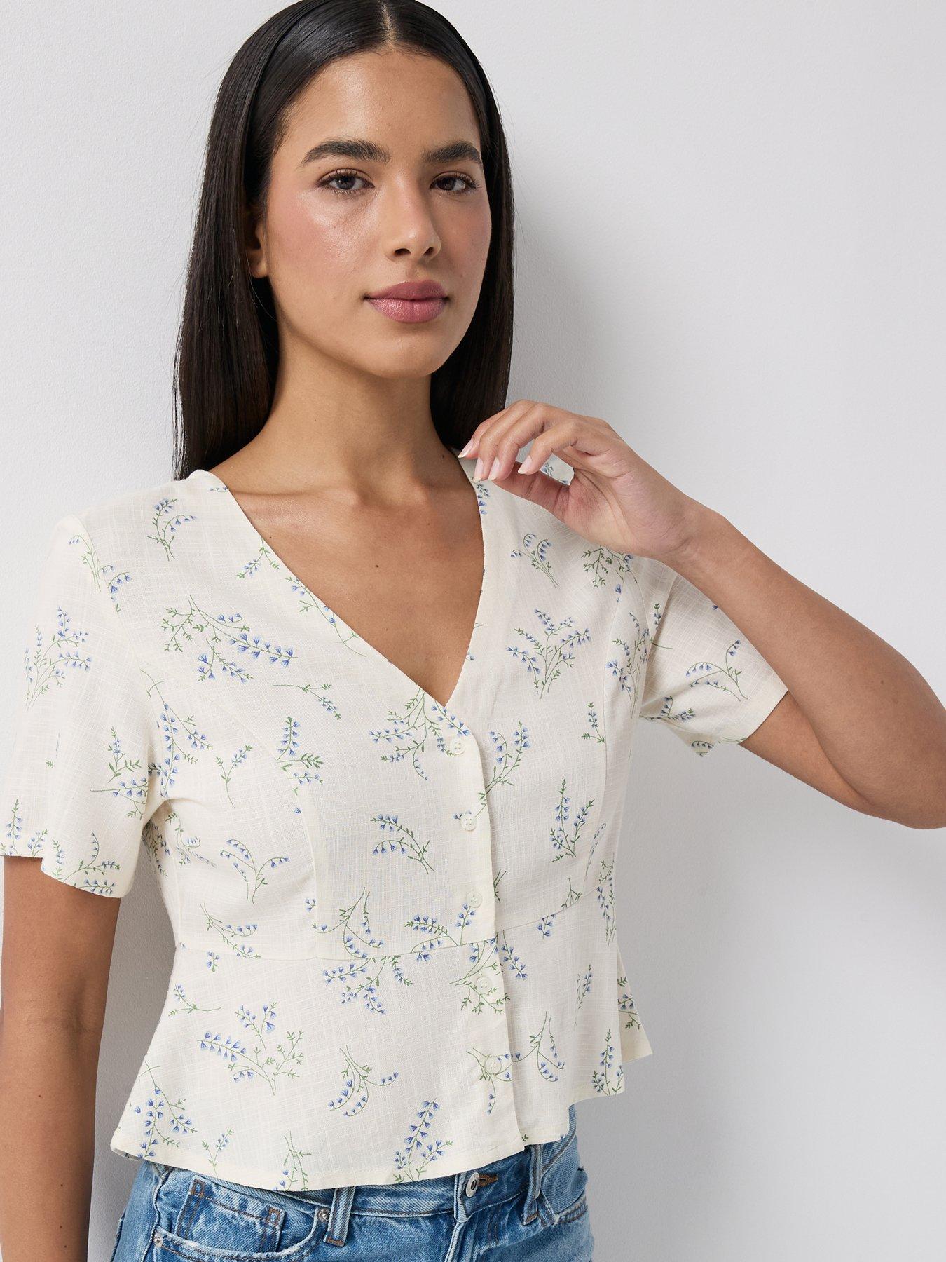 Image 3 of 5 of Only Onllyrida Short Sleeve V-Neck Top - White