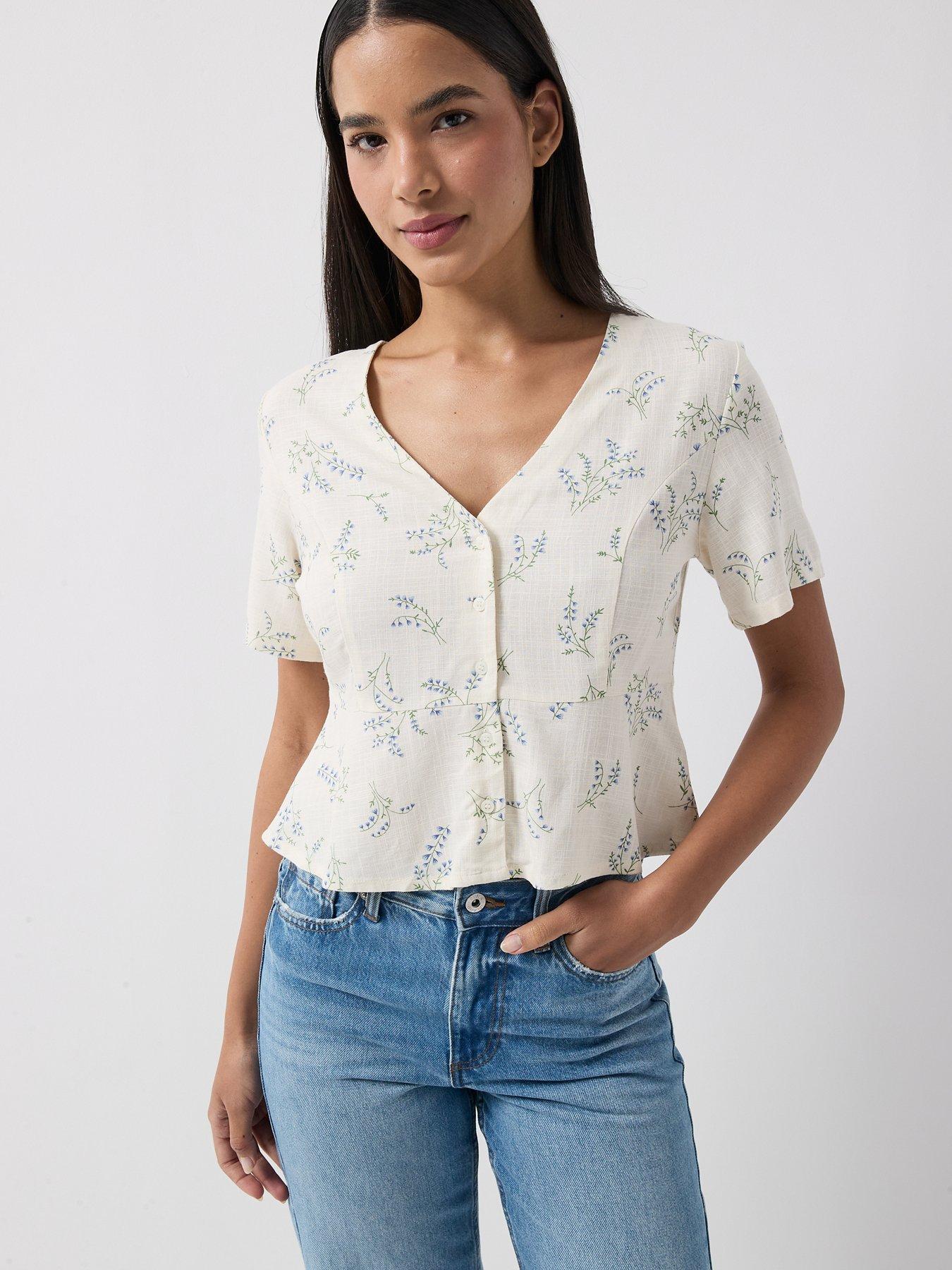 Image 4 of 5 of Only Onllyrida Short Sleeve V-Neck Top - White