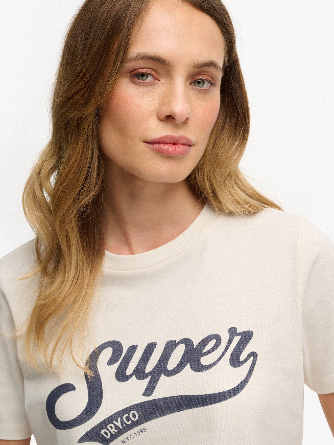 superdry-varsity-script-t-shirt-creamoutfit