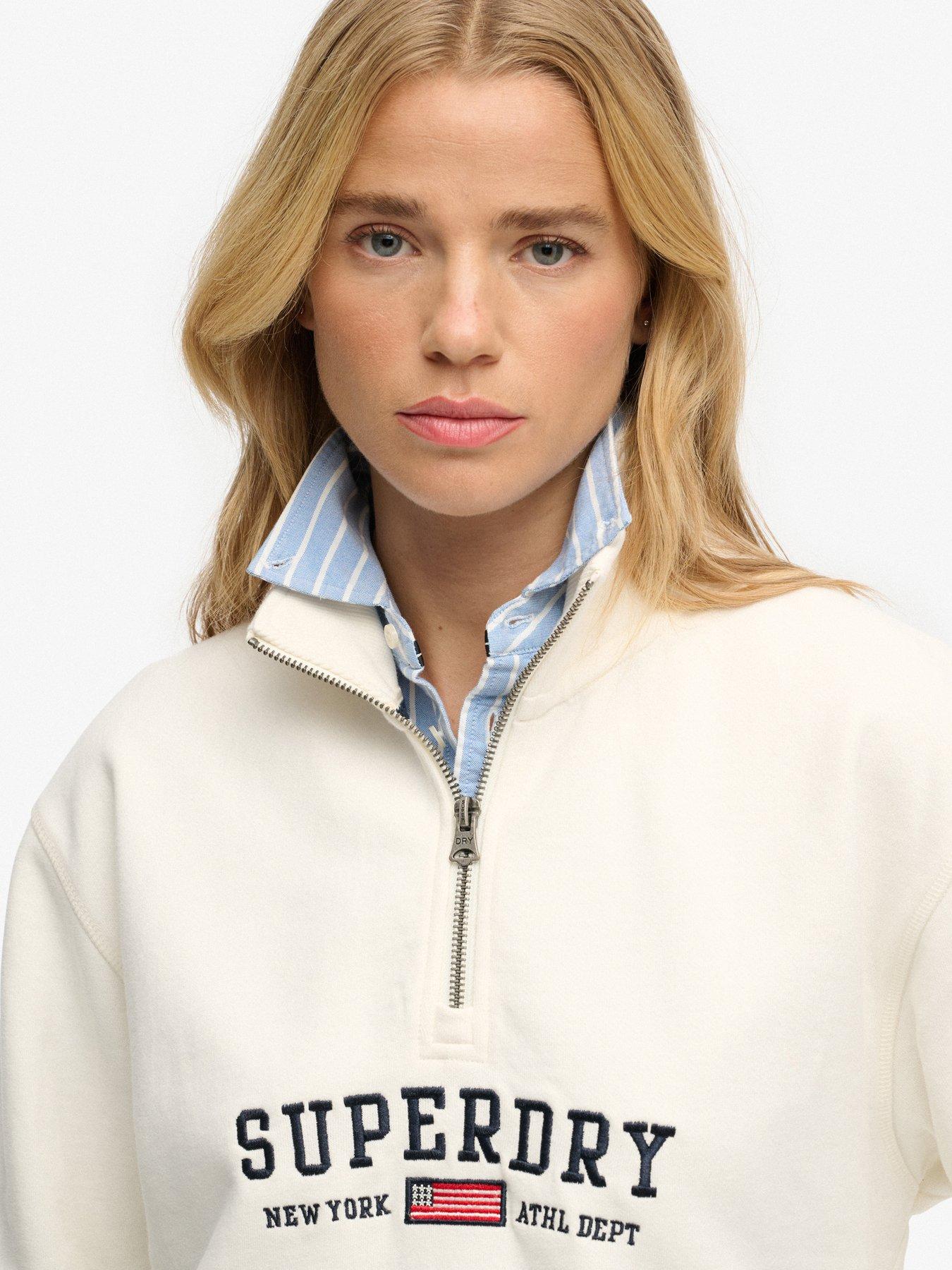 superdry-athletic-essentials-graphic-half-zip-sweatshirt-off-whiteoutfit