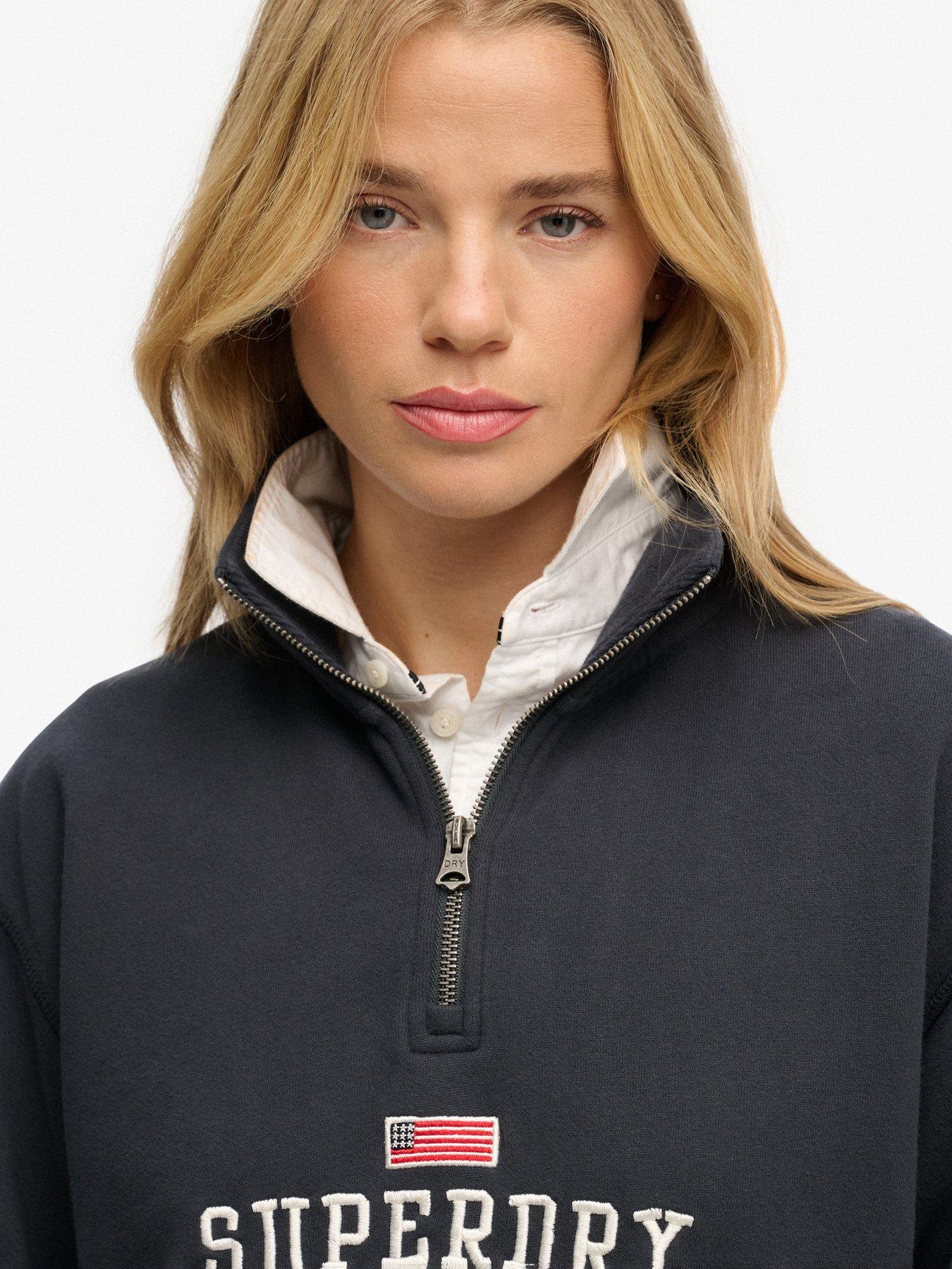 superdry-athletic-essentials-graphic-half-zip-sweatshirt-blueoutfit