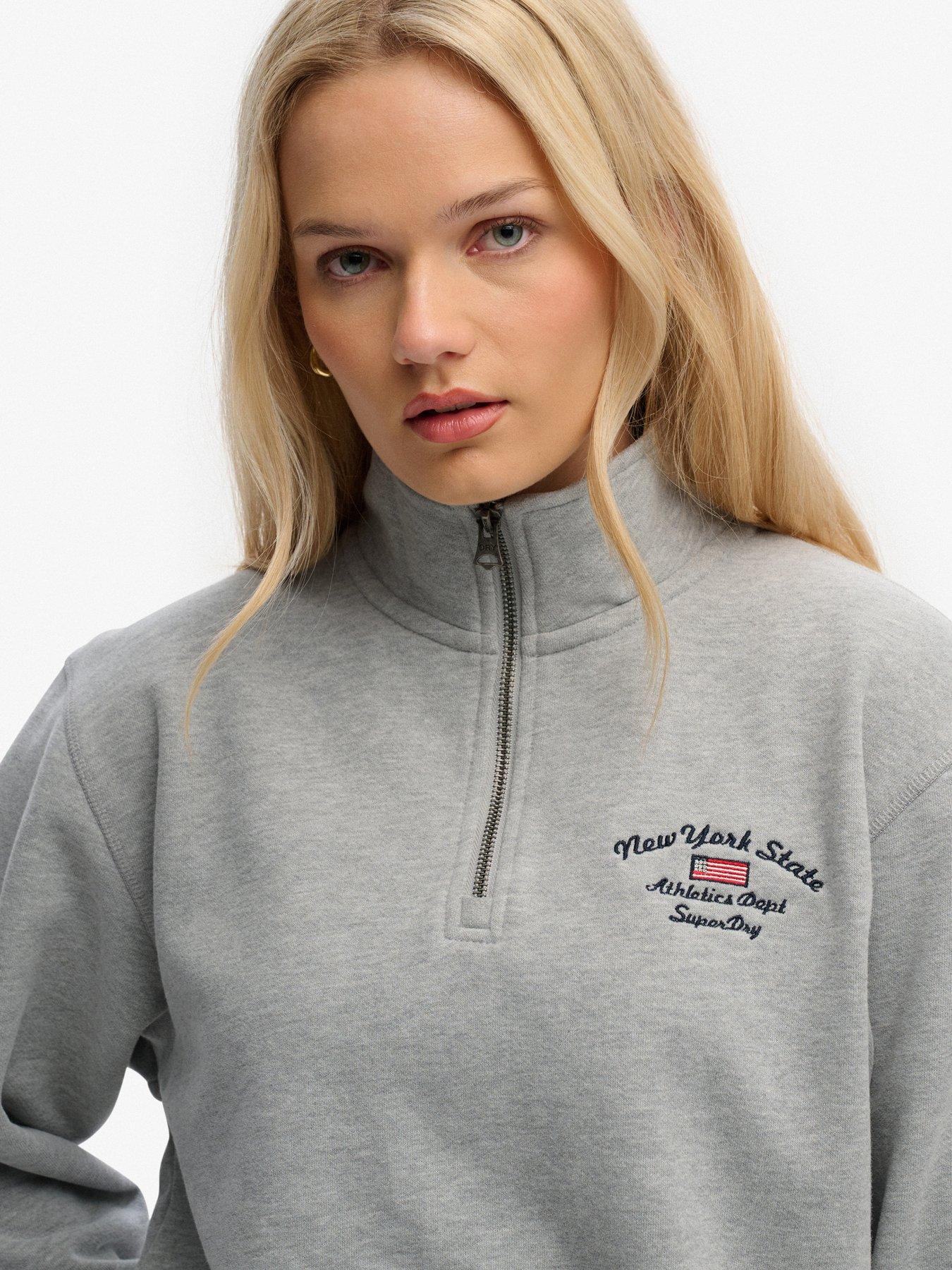 superdry-athletic-essentials-graphic-half-zip-sweatshirt-greyoutfit