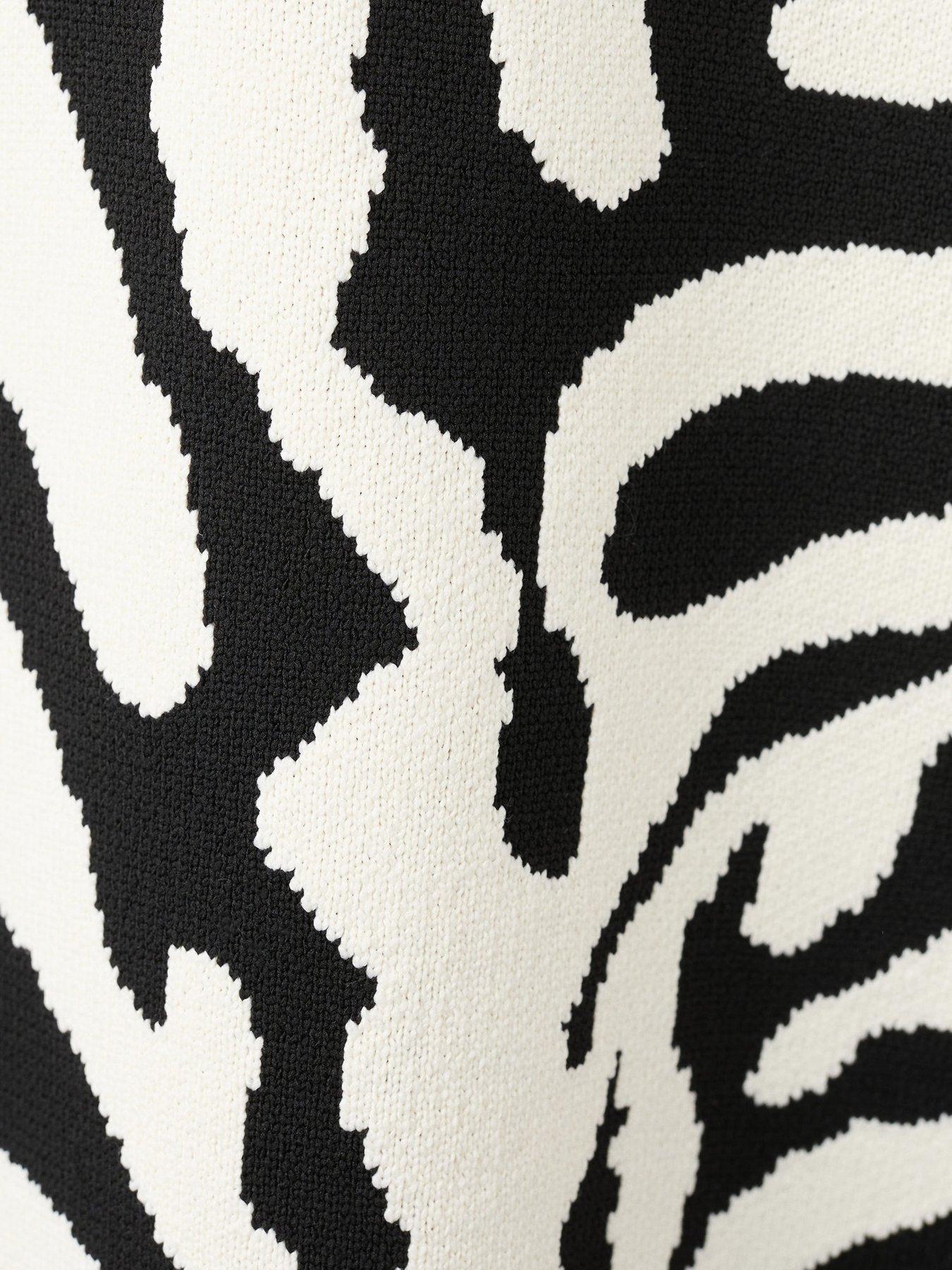 mango-zebra-print-knit-sweater-blackdetail