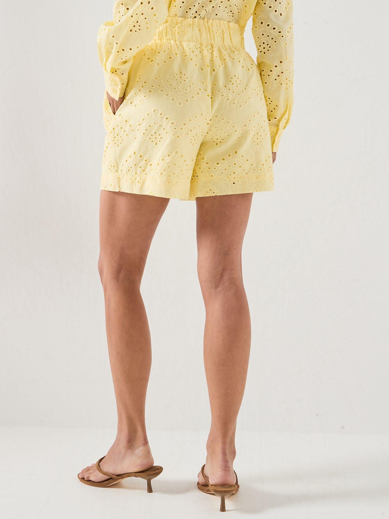 Image 2 of 5 of PIECES Pcvilde Mw Shorts Wvn Noos - Yellow