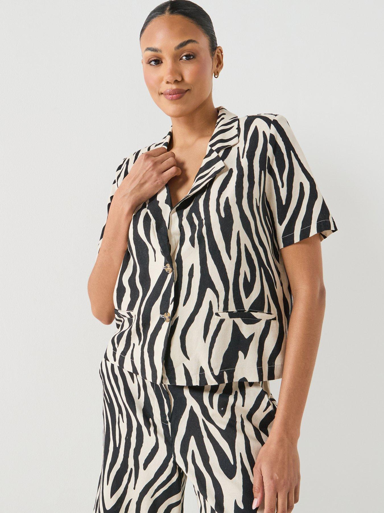 Image 1 of 5 of Vero Moda Vmmymilo Short Sleeve Short Blazer Wvn Ga - Grey