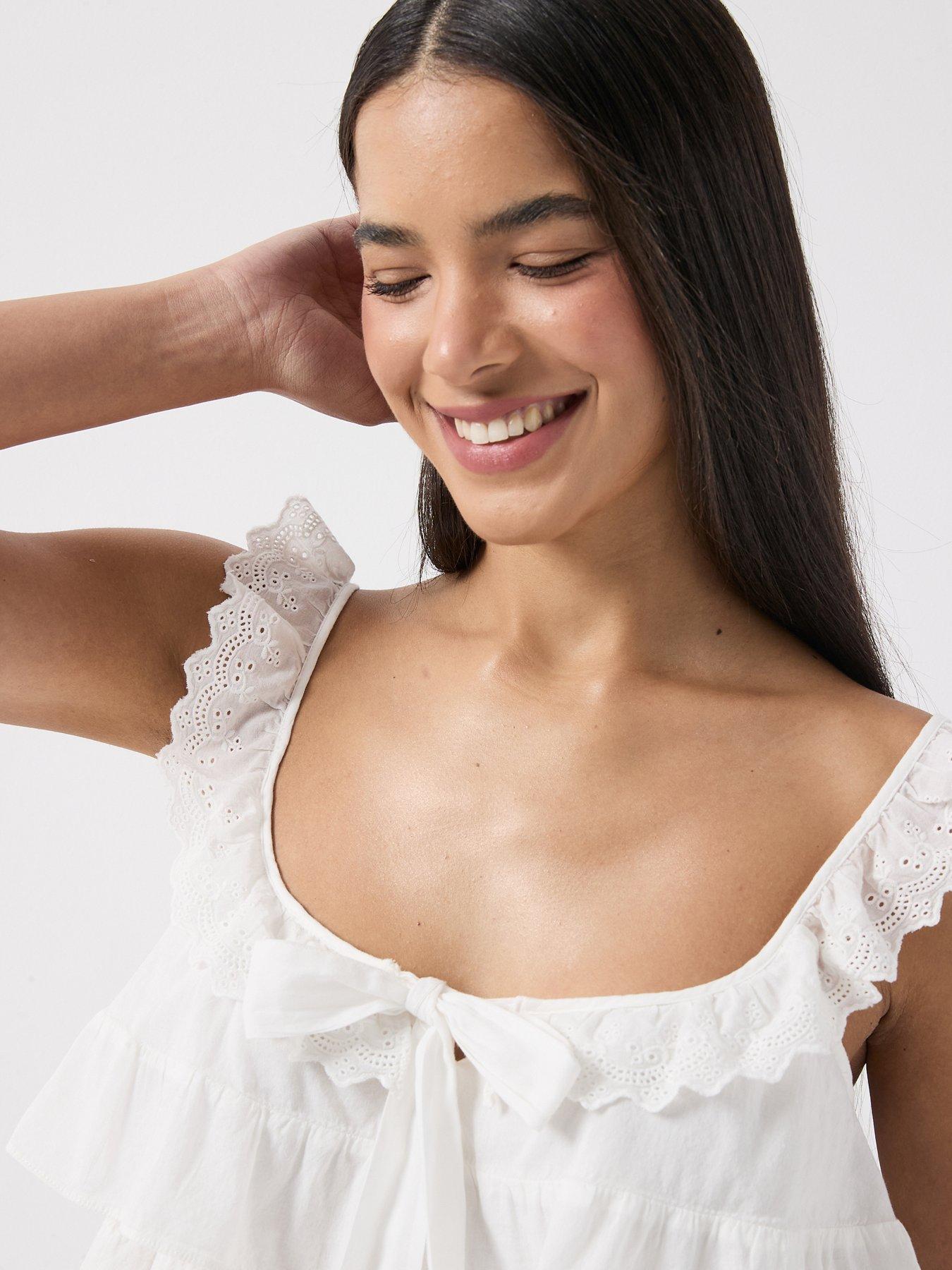 Image 4 of 6 of Vero Moda Frill Front Tie Top - White