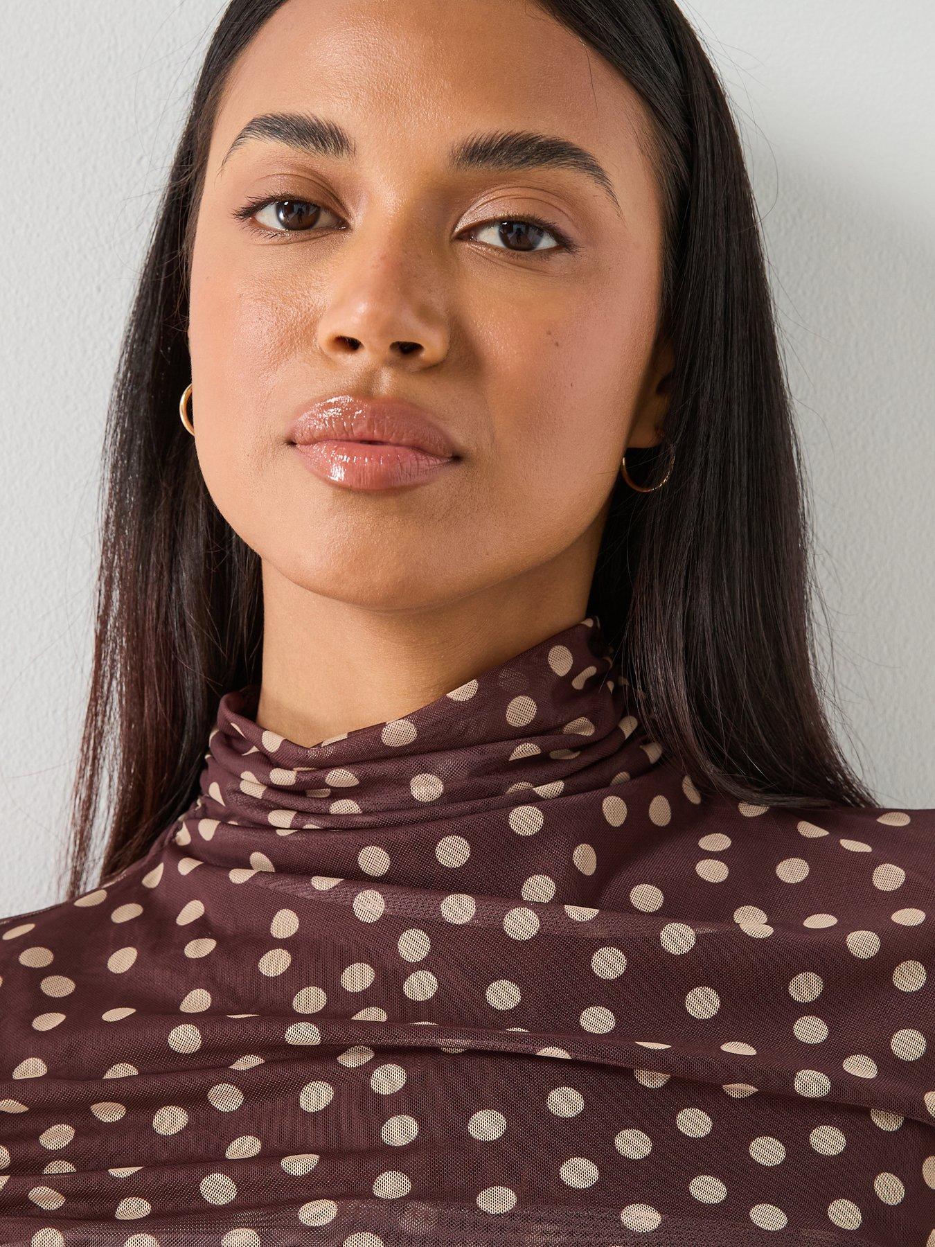 Image 6 of 6 of Mango Ruched Polka Dot T-Shirt - Brown