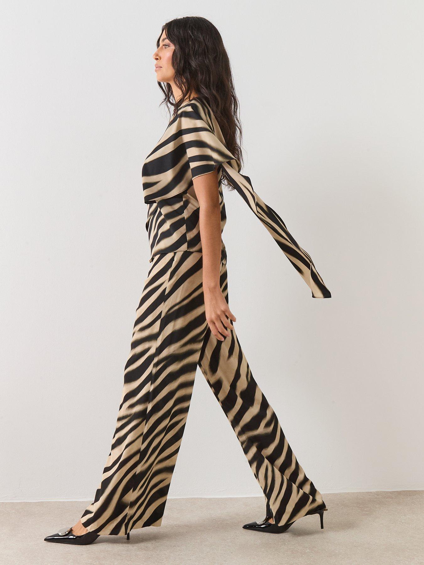 mango-printed-foulard-blouse-blackdetail