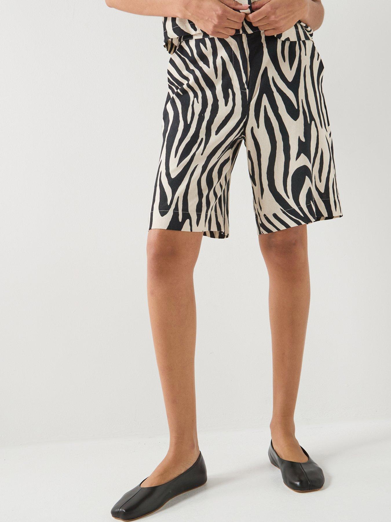 Image 1 of 5 of Vero Moda Vmmymilo Nw Bermuda Shorts Wvn Ga - Grey