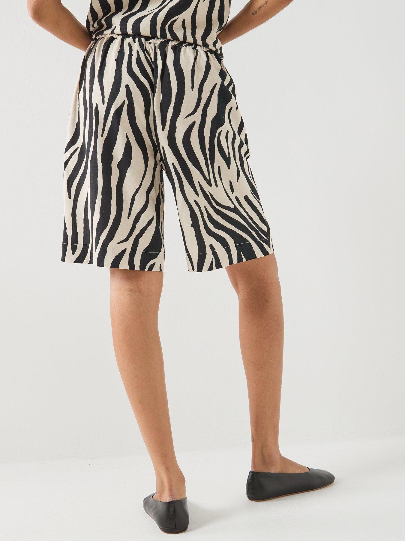 Image 2 of 5 of Vero Moda Vmmymilo Nw Bermuda Shorts Wvn Ga - Grey