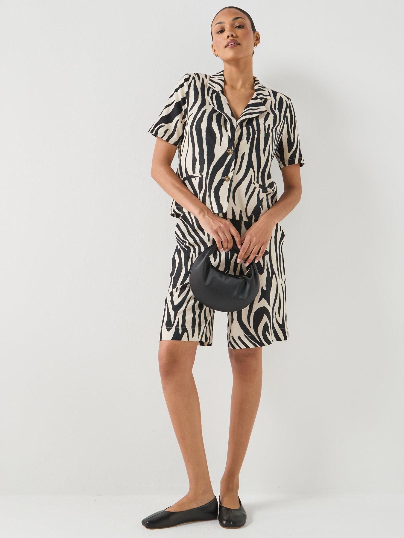 Image 3 of 5 of Vero Moda Vmmymilo Nw Bermuda Shorts Wvn Ga - Grey