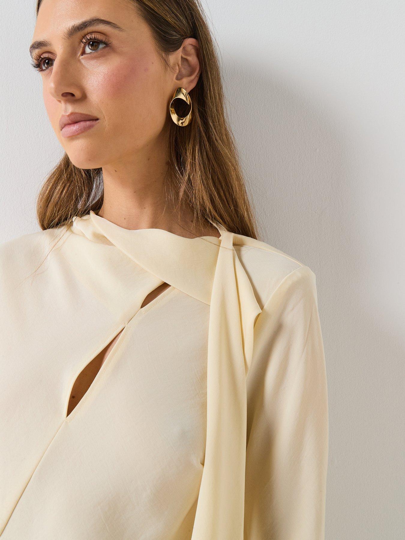 mango-neni-blouse-with-scarf-slits-beigeoutfit