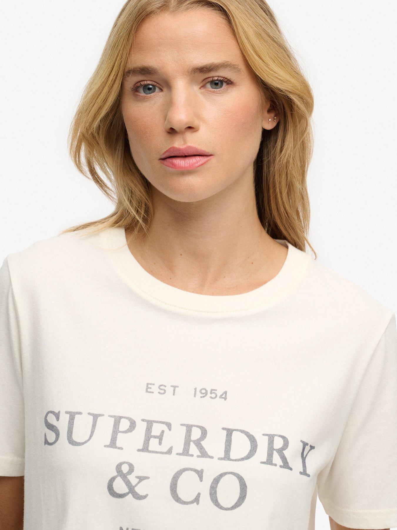 superdry-luxe-casual-relaxed-t-shirt-creamoutfit