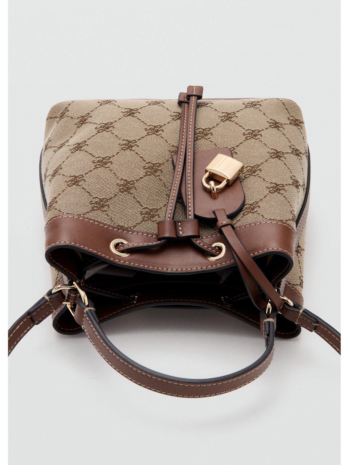 mango-bucket-bag-with-printed-logo-brownoutfit