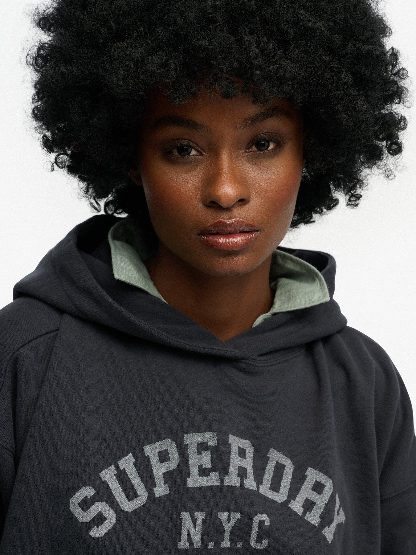 superdry-athletic-essentials-relaxed-hoodie-blueoutfit