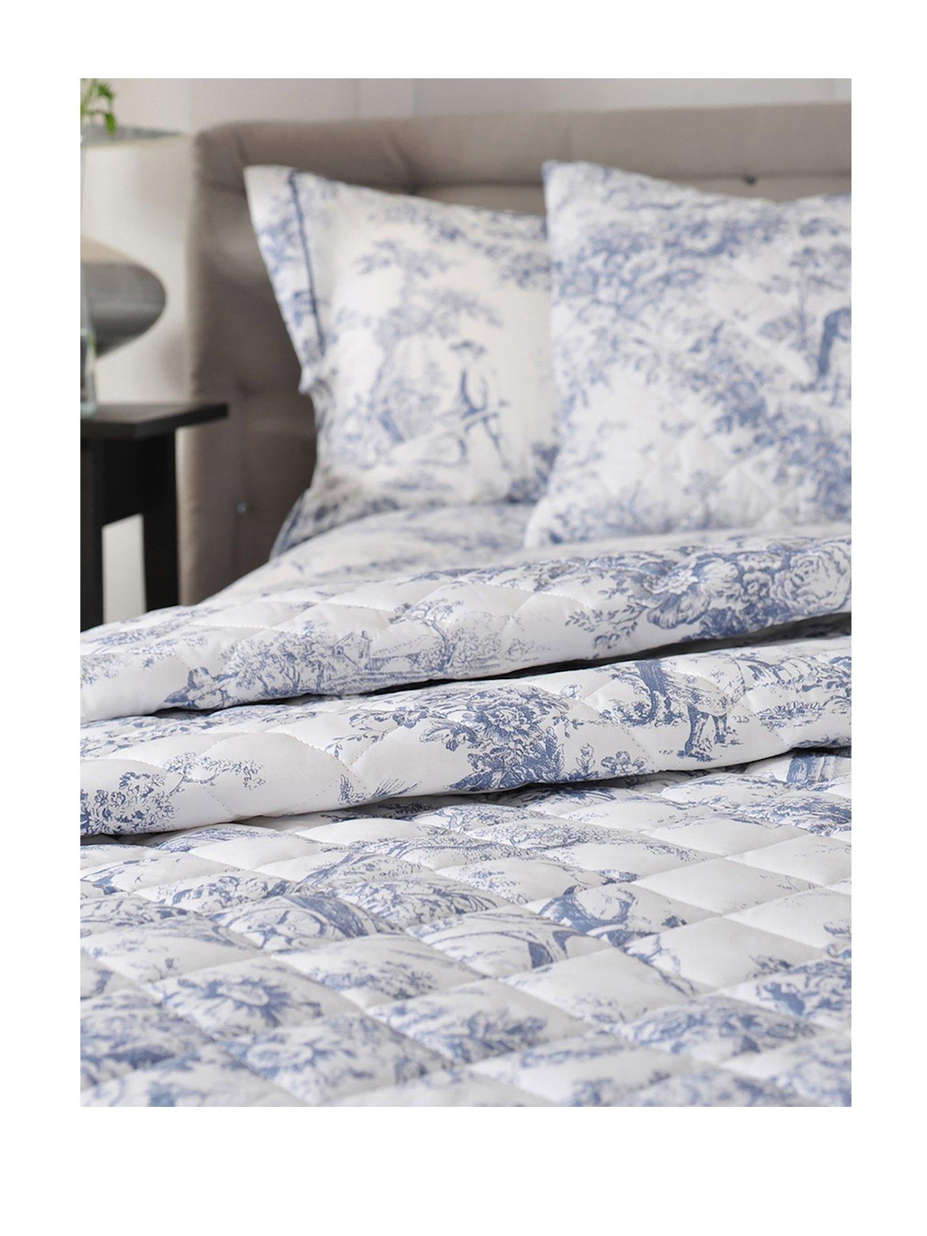 the-lyndon-co-tlc-2021-toile-bedspread-king-bluestillFront