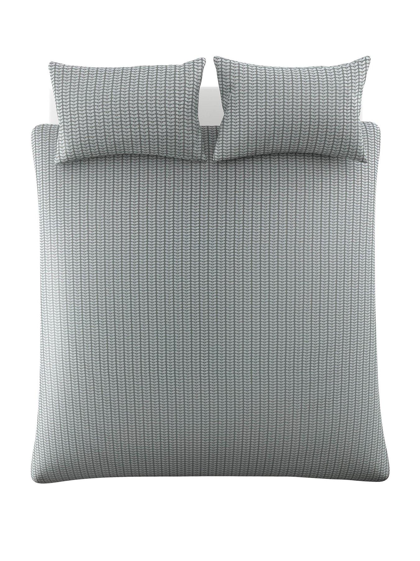orla-kiely-tiny-stem-100-cotton-light-cool-grey-quilt-coverstillFront