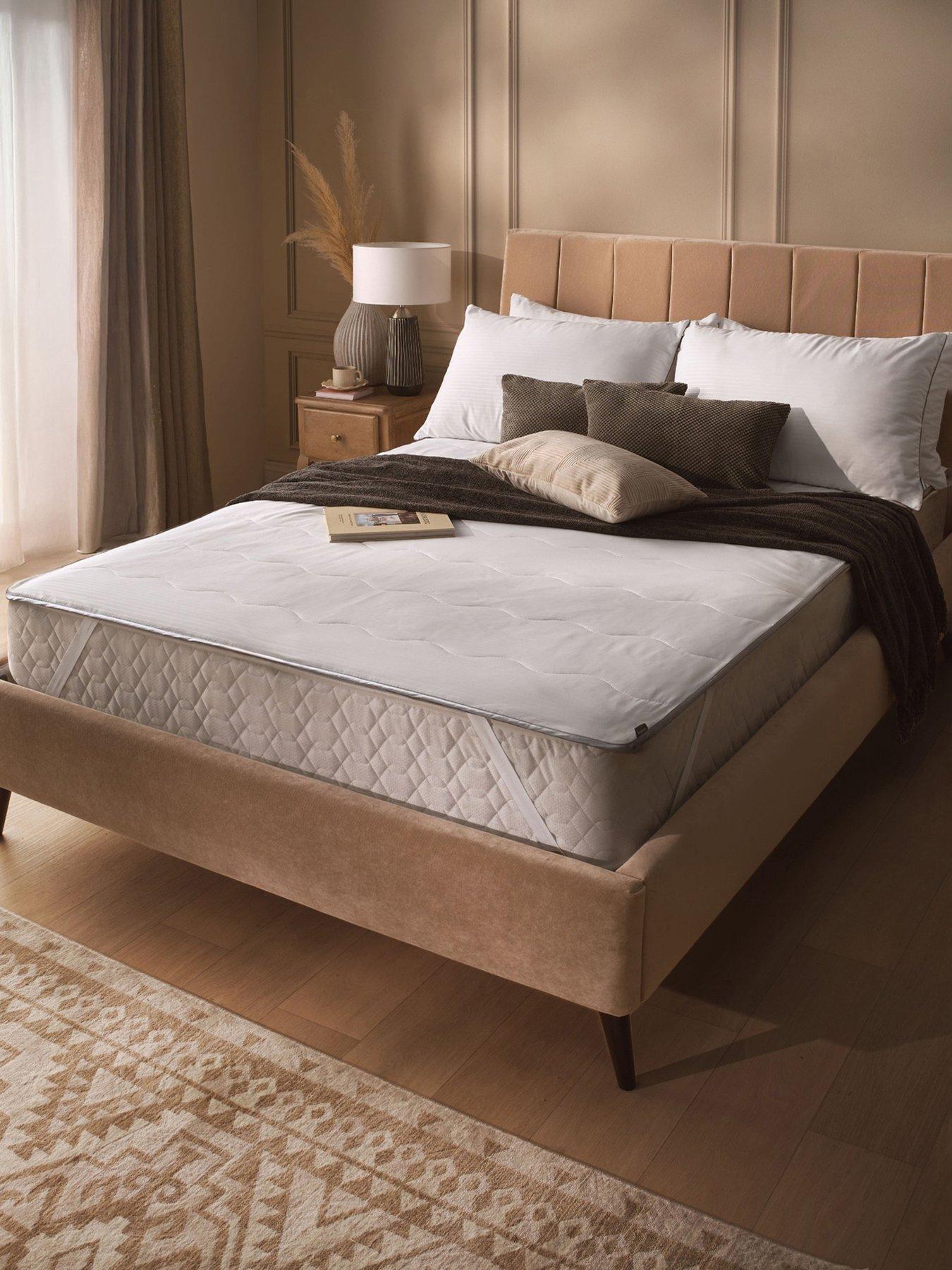 Image 1 of 7 of Sleepeezee Hotel Luxe Quilted Mattress Protector
