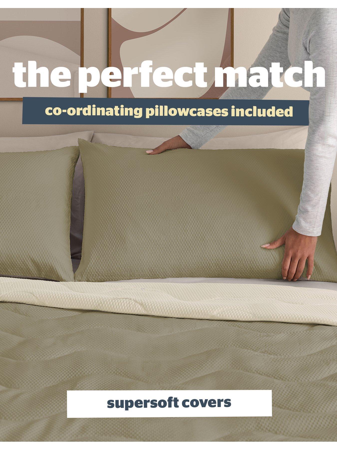 Image 5 of 7 of Silentnight Cooling Summer Breeze Seersucker Coverless Duvet - 2.5 Tog Sage &amp; Cream