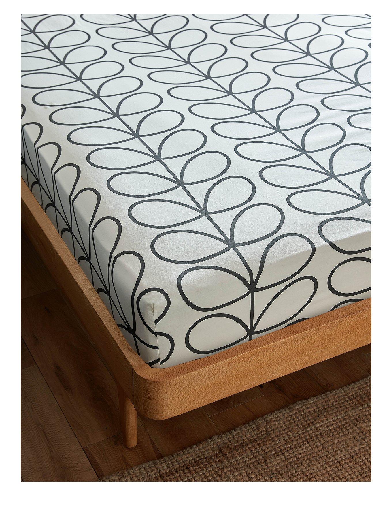 orla-kiely-linear-stem-100-cotton-charcoal-fitted-sheetstillFront