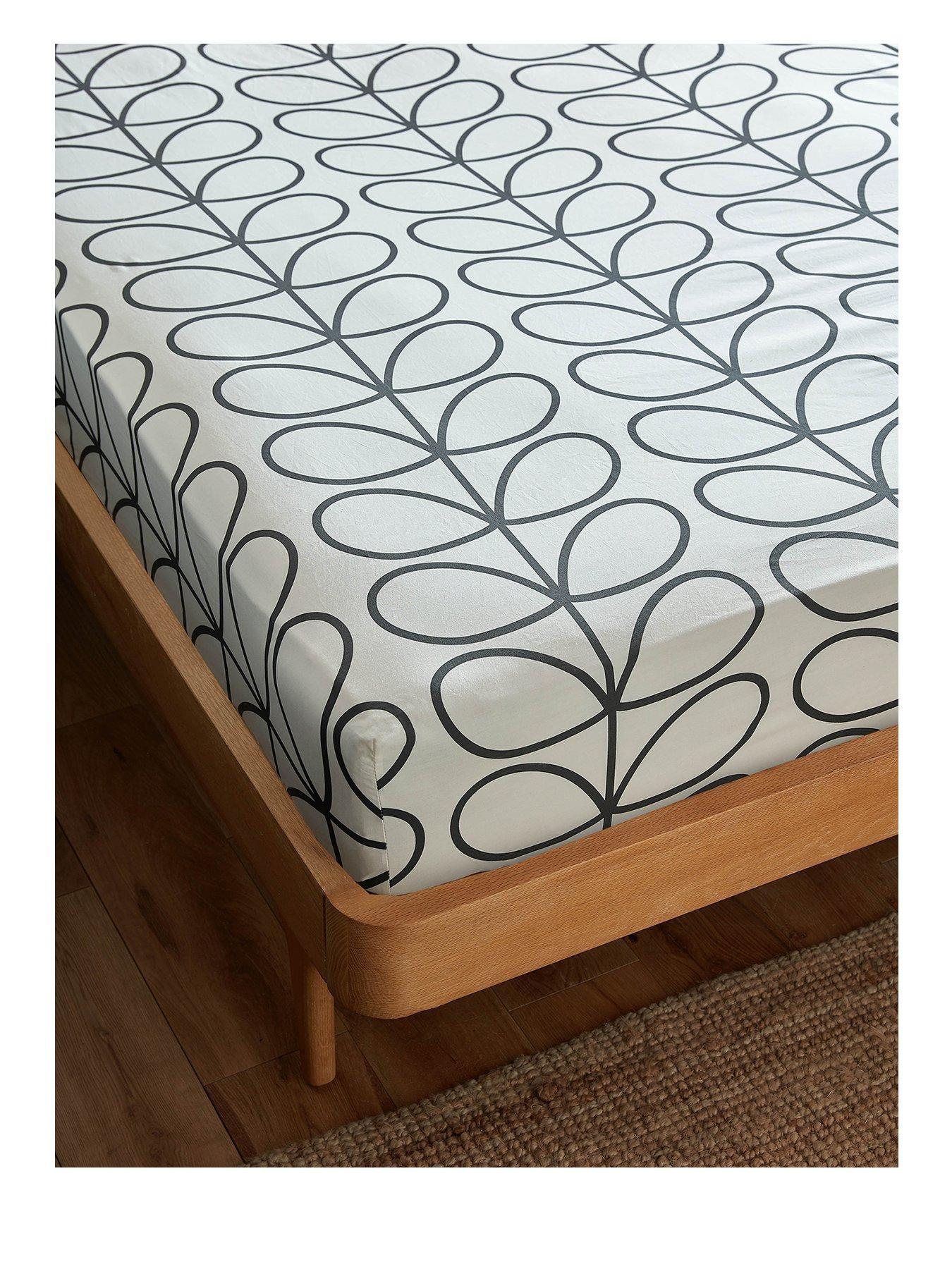 orla-kiely-linear-stem-100-cotton-charcoal-fitted-sheetstillFront