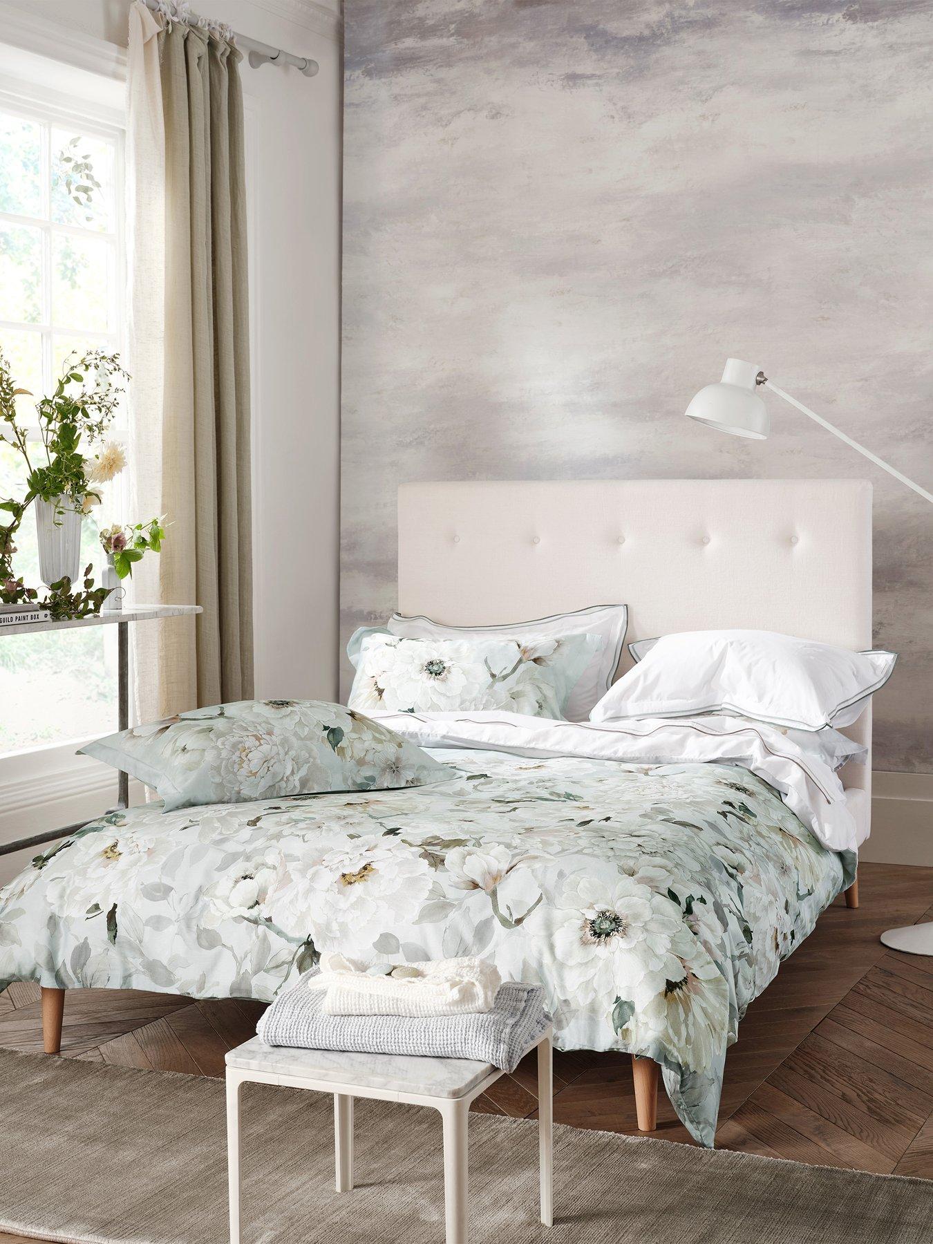 designers-guild-fleur-blanche-100-cotton-sateen-platinum-quilt-set