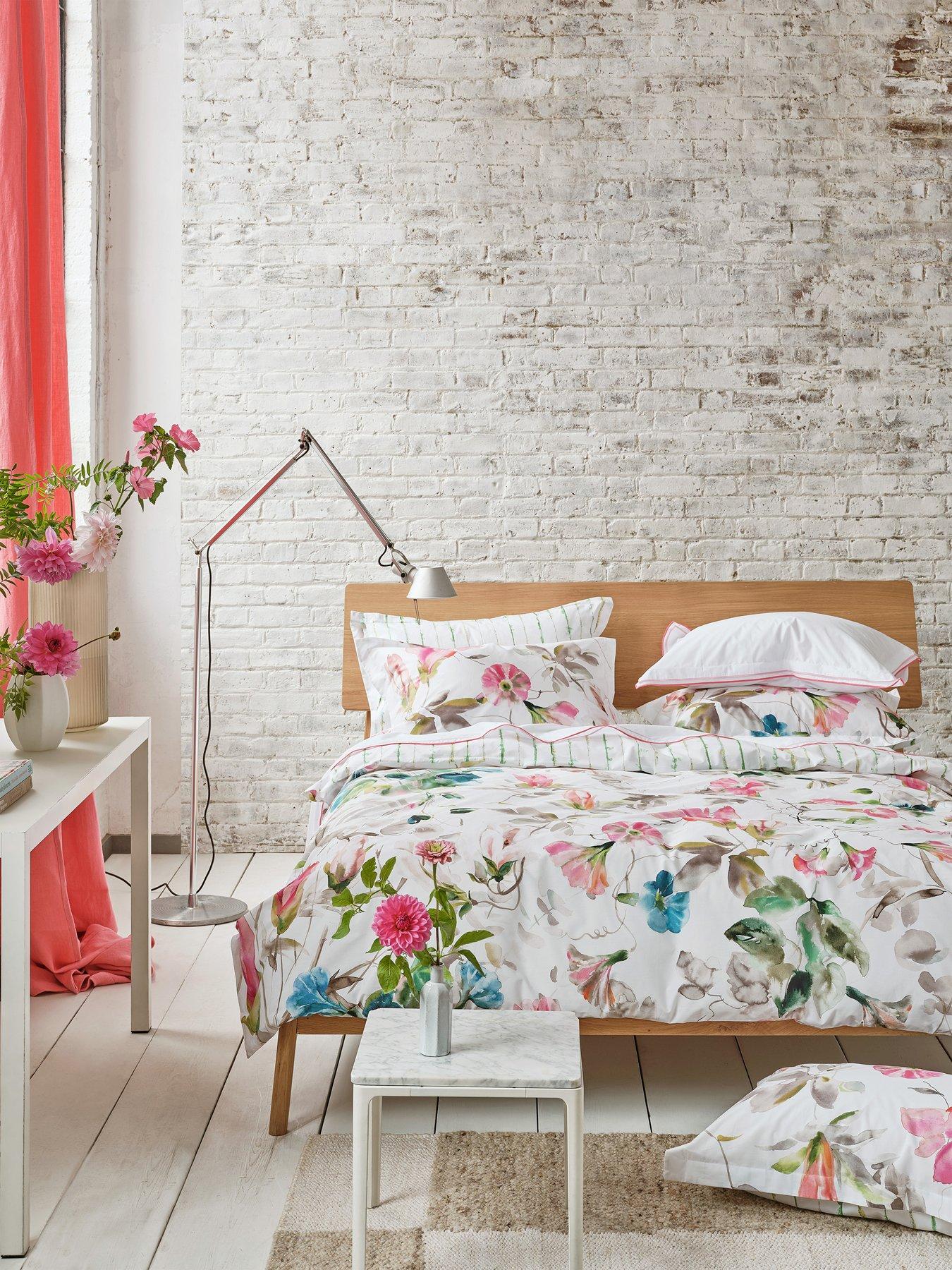 designers-guild-japanese-magnolia-100-cotton-fuchsia-quilt-set