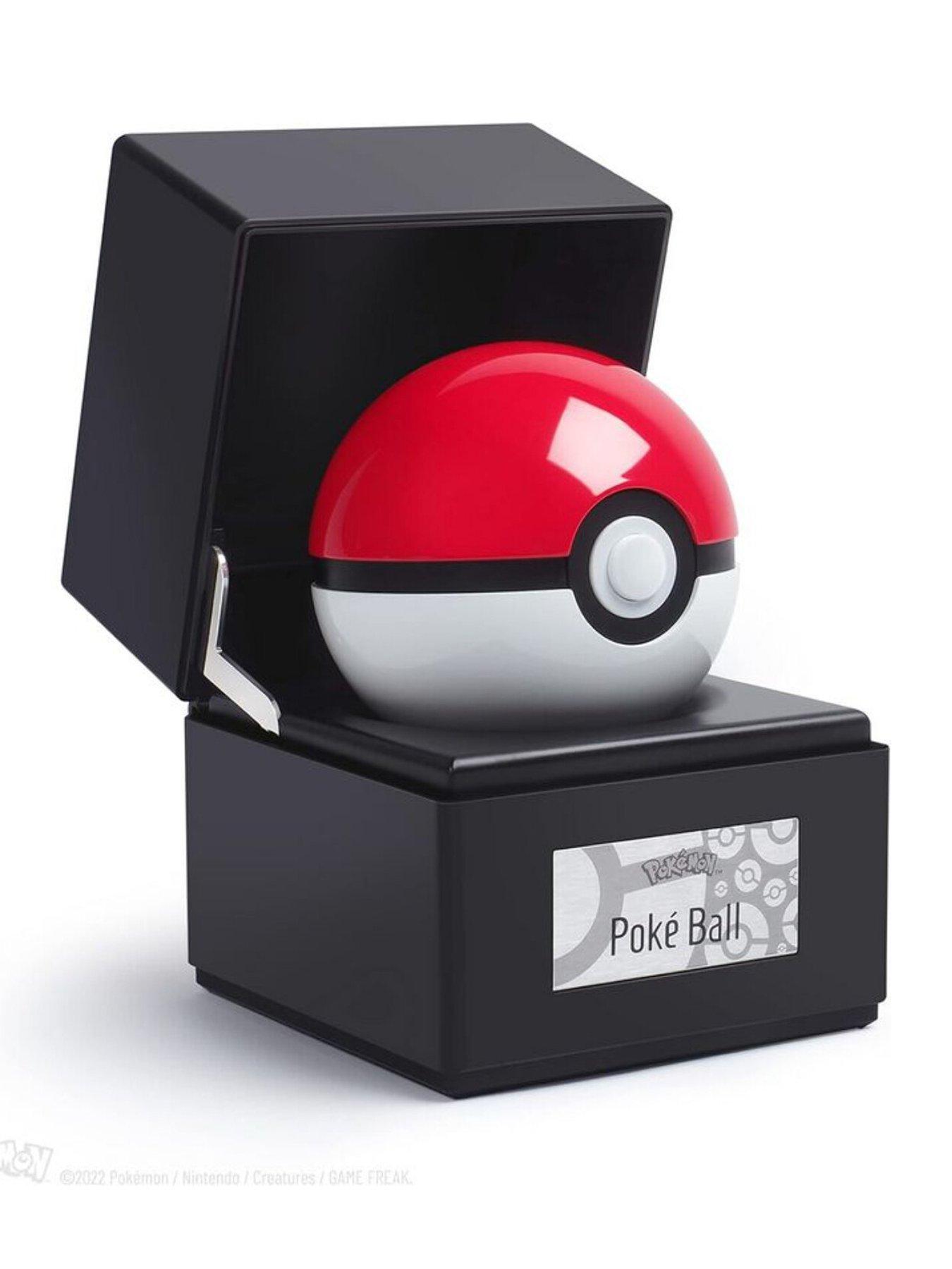 pokemon-pokemon-light-up-die-cast-premium-poke-ball-replica