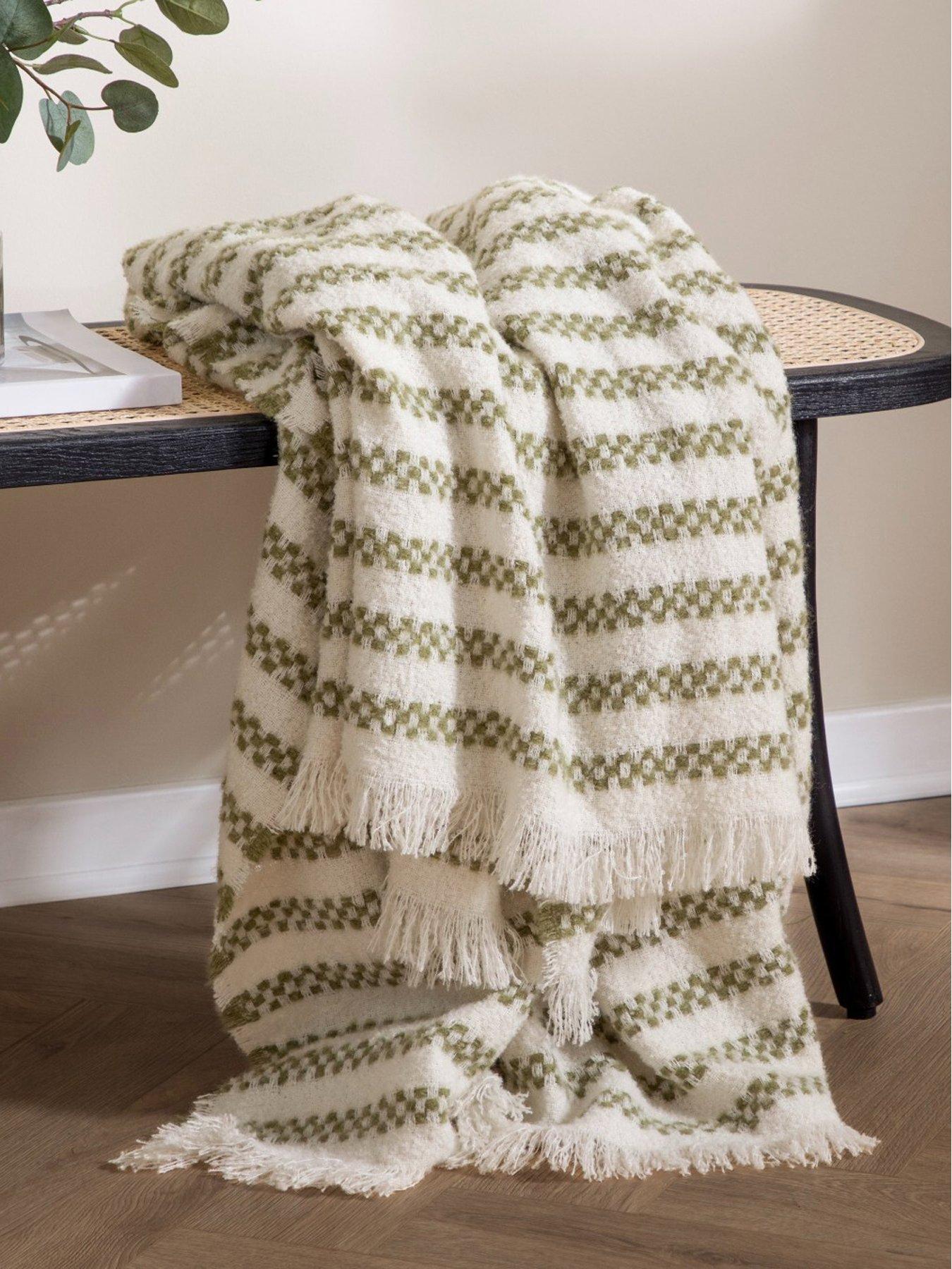 Image 1 of 3 of HOEM Clyne 130x180 Throw Olive