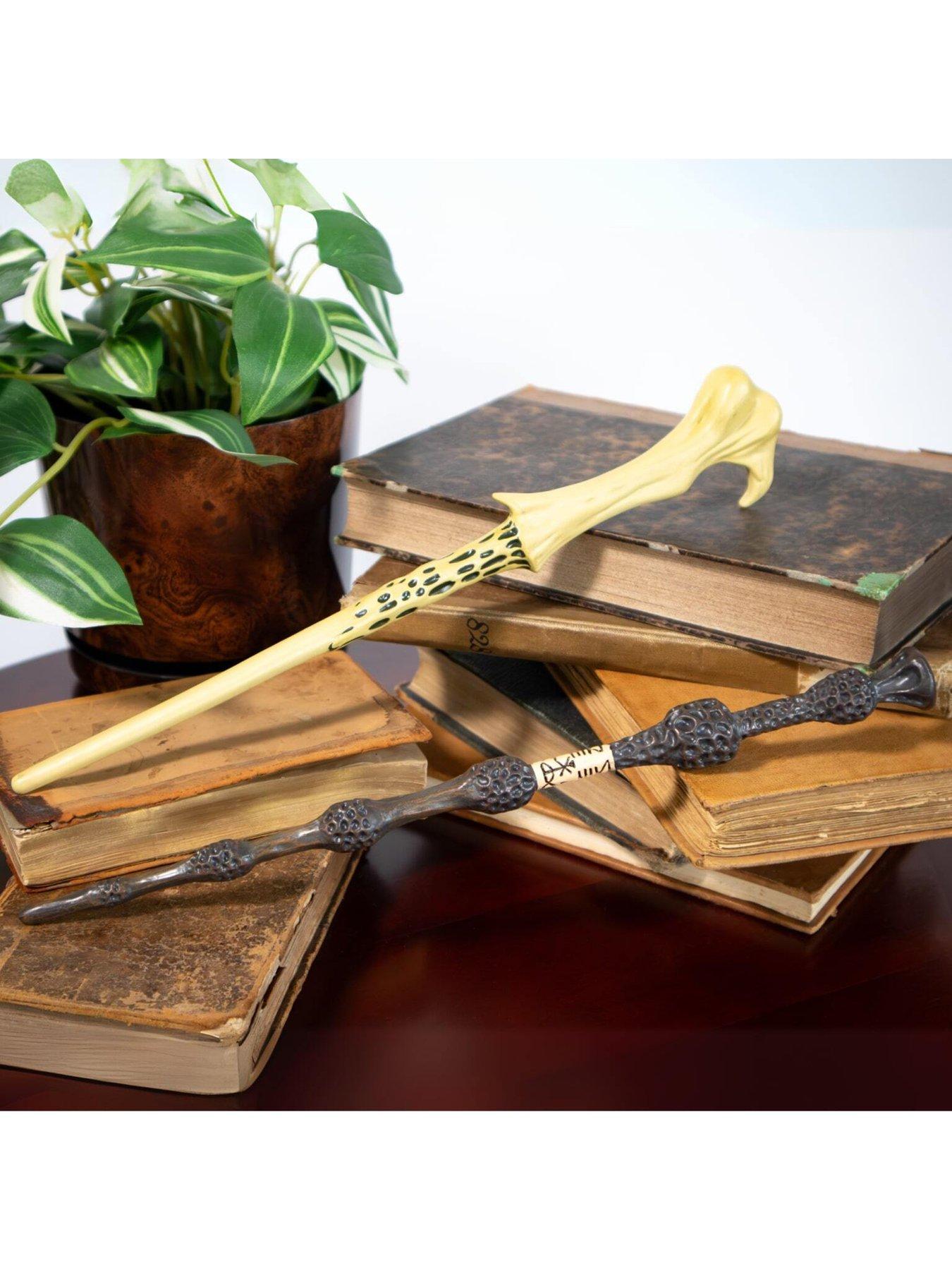 harry-potter-harry-potter-role-playing-wands-2-pack-elder-wand-and-voldemortoutfit