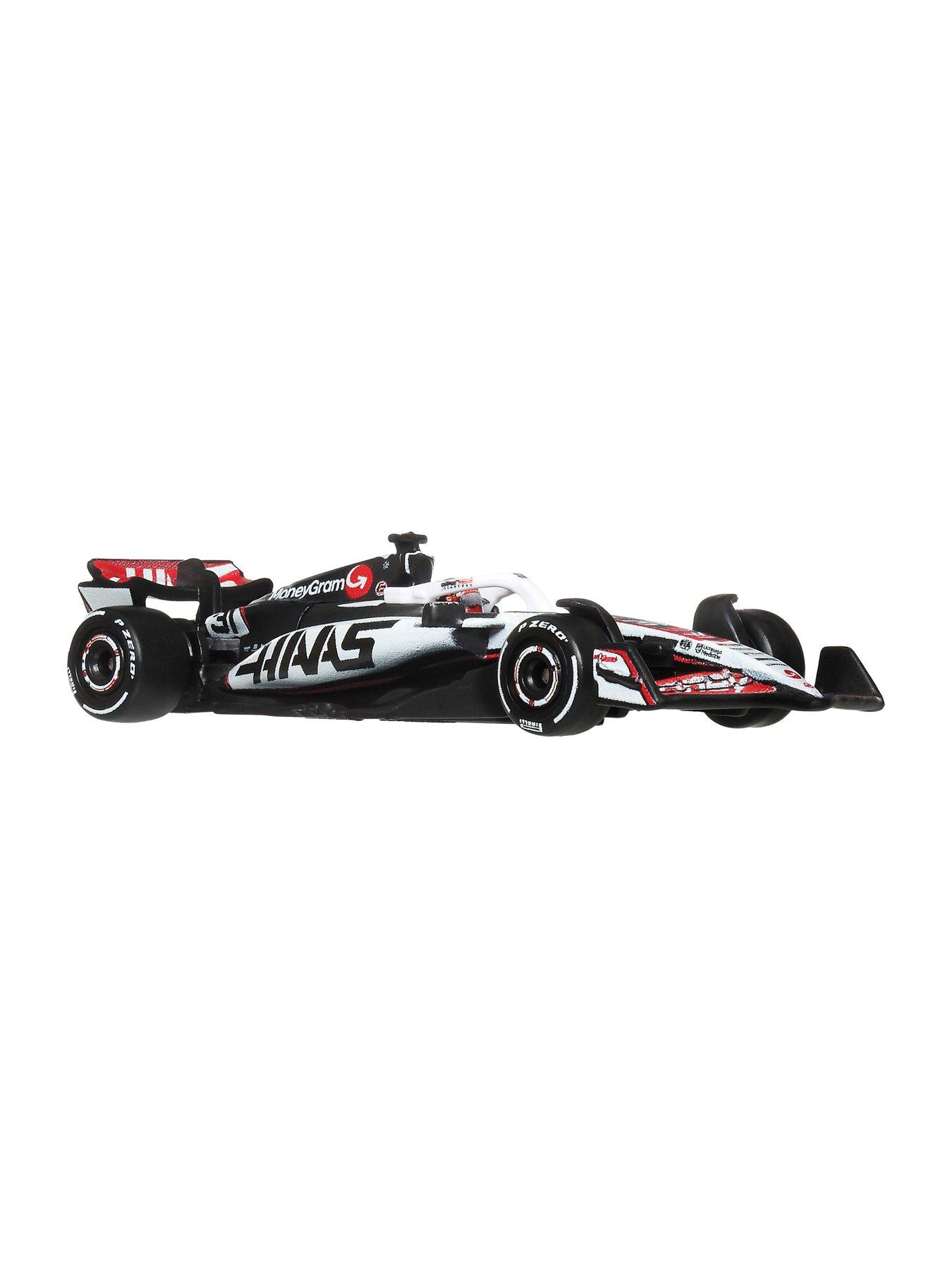 hot-wheels-race-singles--haas-esteban-ocon-31outfit