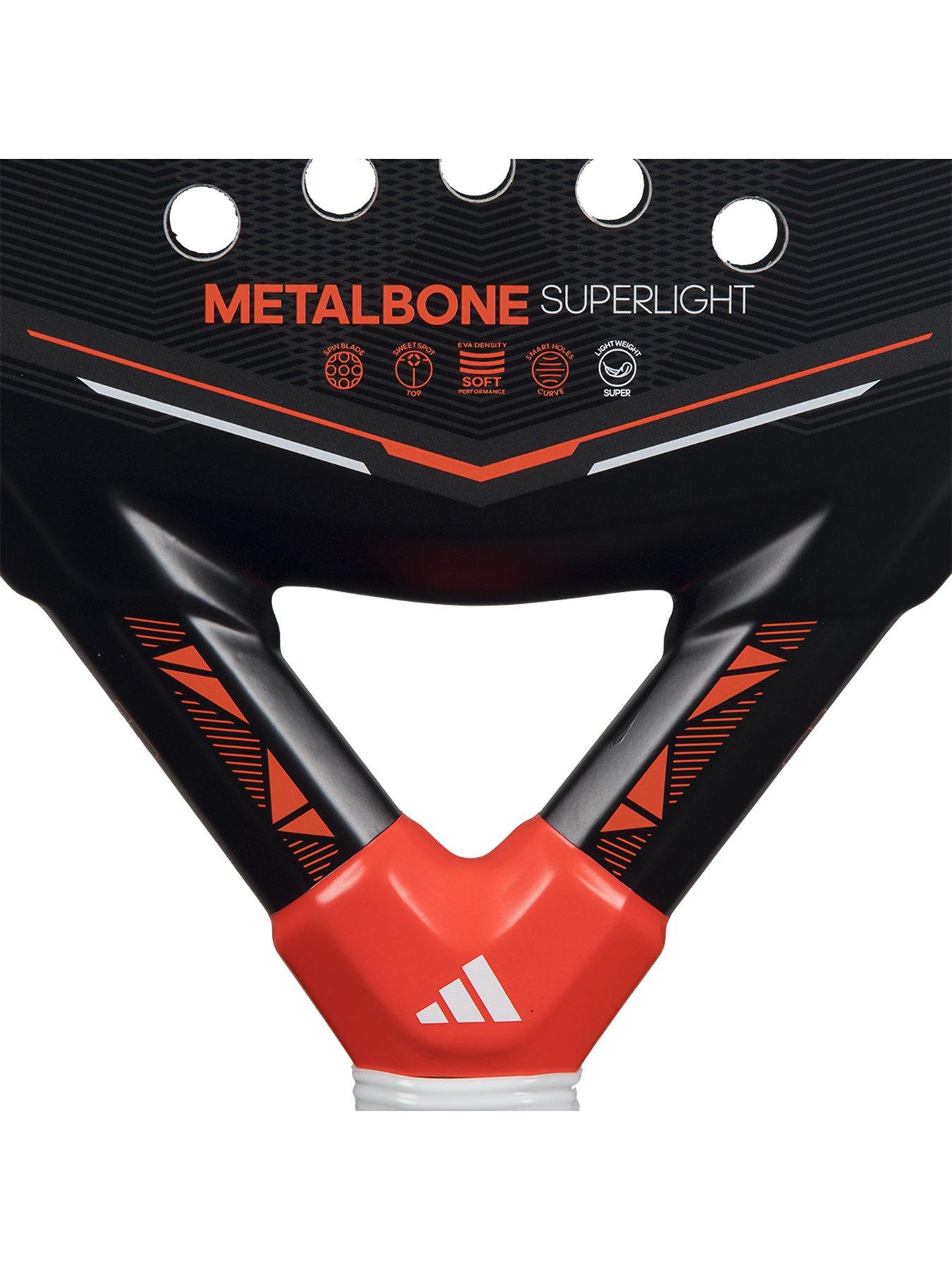 adidas-metalbone-superlight-padel-racketoutfit