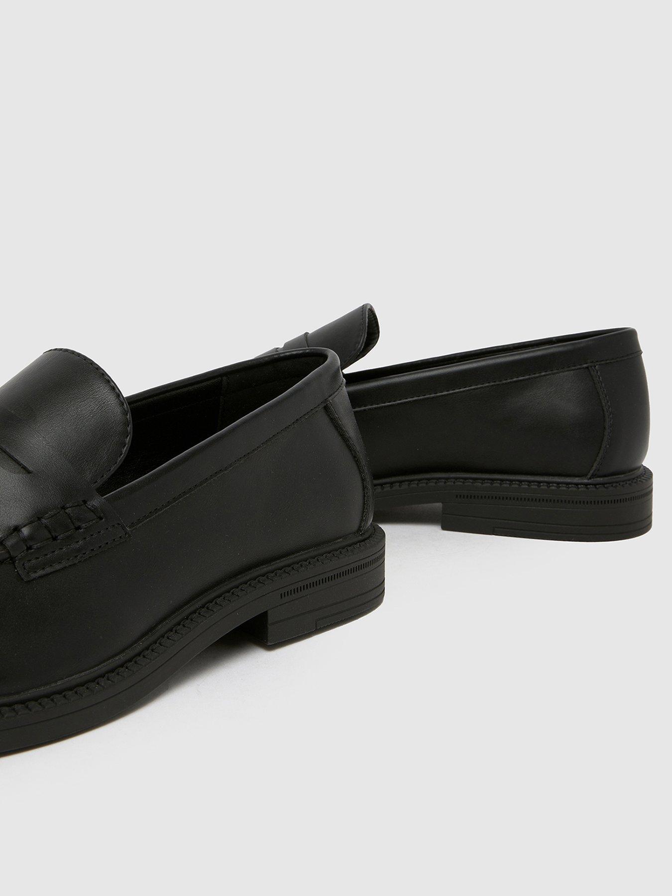 schuh-reagan-loafer-blackoutfit
