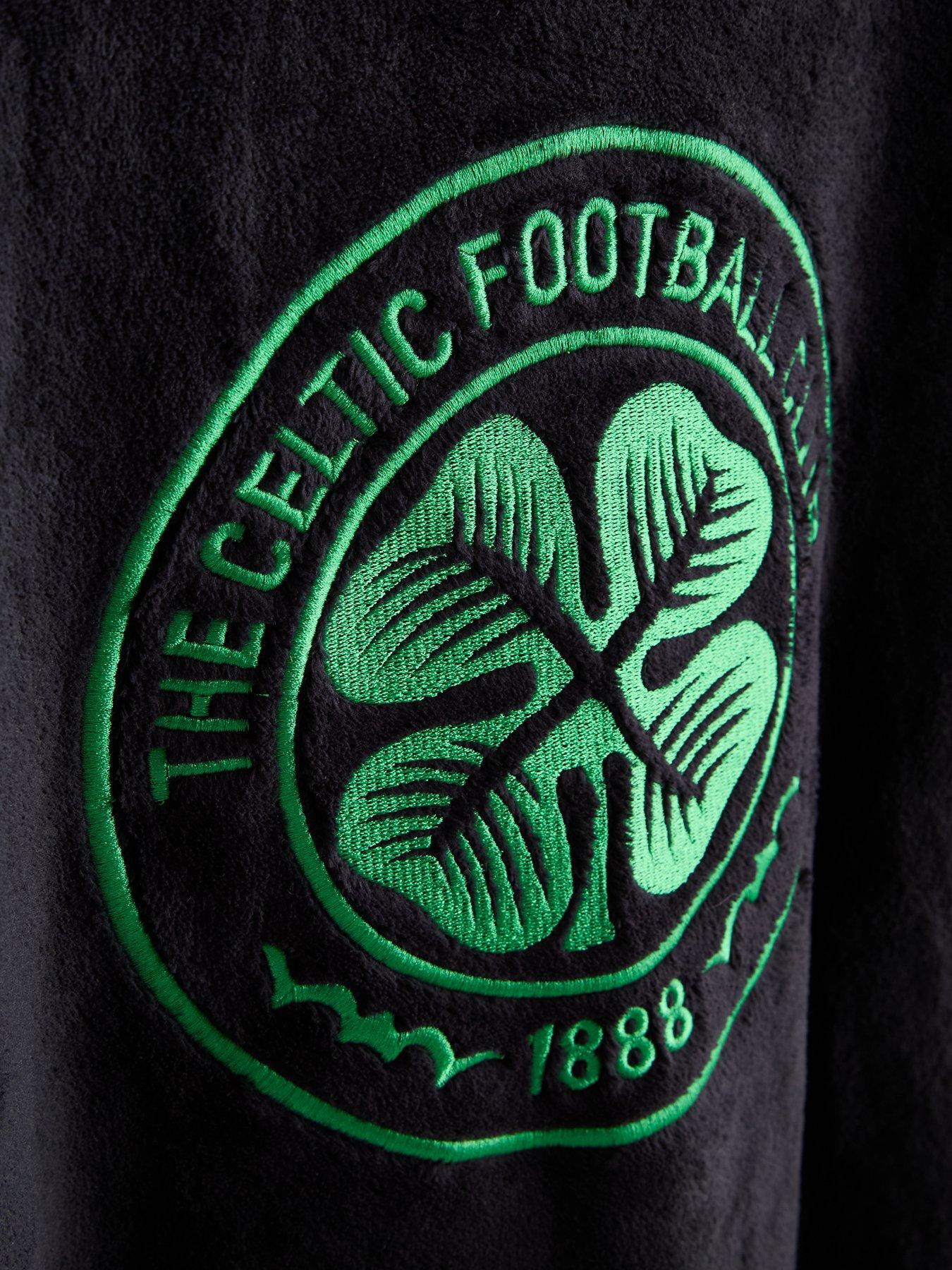 Image 3 of 4 of The Very Collection Celtic FC Crest Hooded Blanket - Black