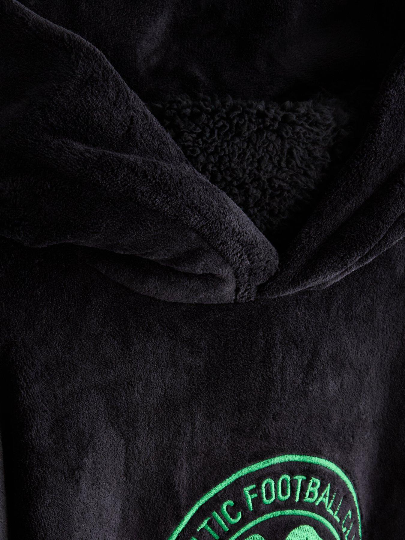 Image 4 of 4 of The Very Collection Celtic FC Crest Hooded Blanket - Black